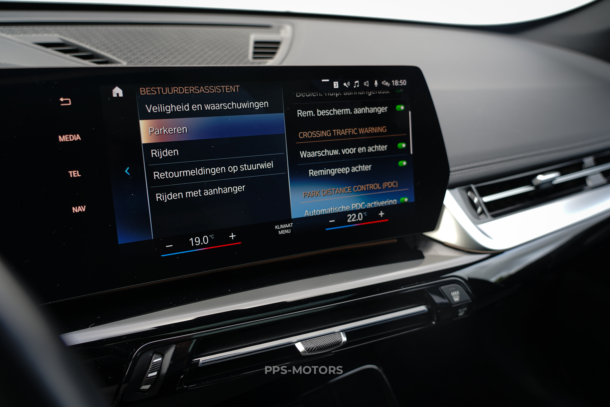 BMW iX1 30e xDrive photo 28