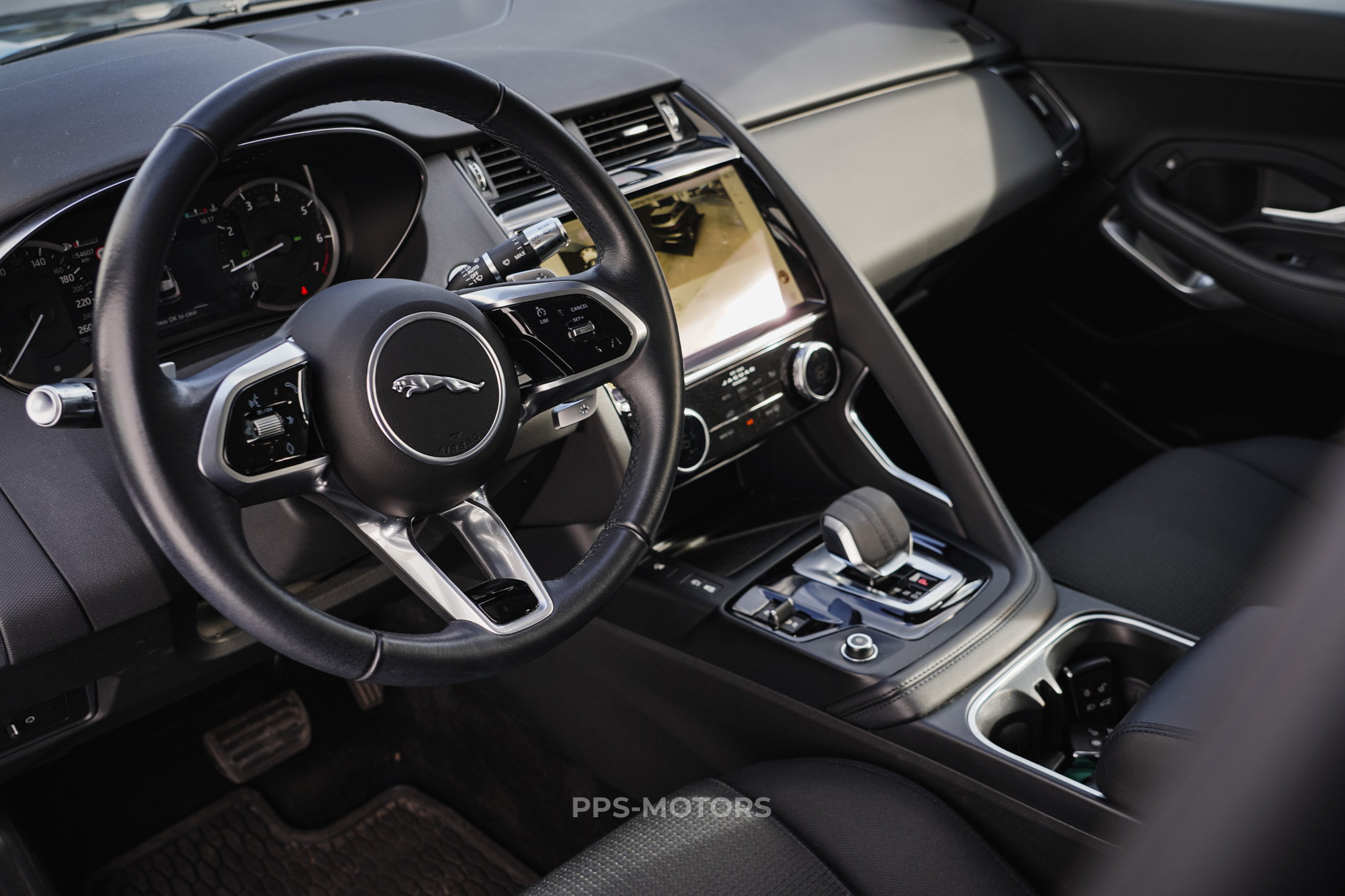 JAGUAR E-PACE P160 photo 14