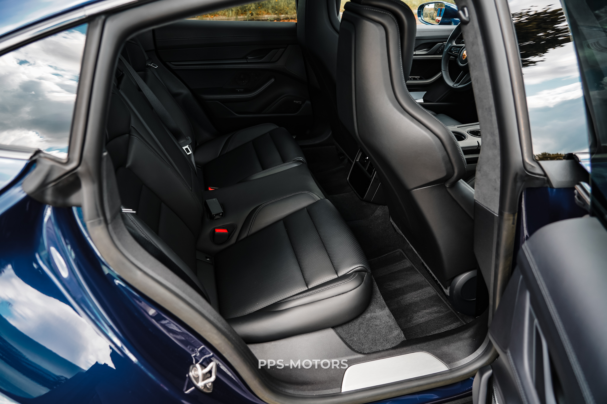 Porsche TAYCAN TURBO NEW! photo 52