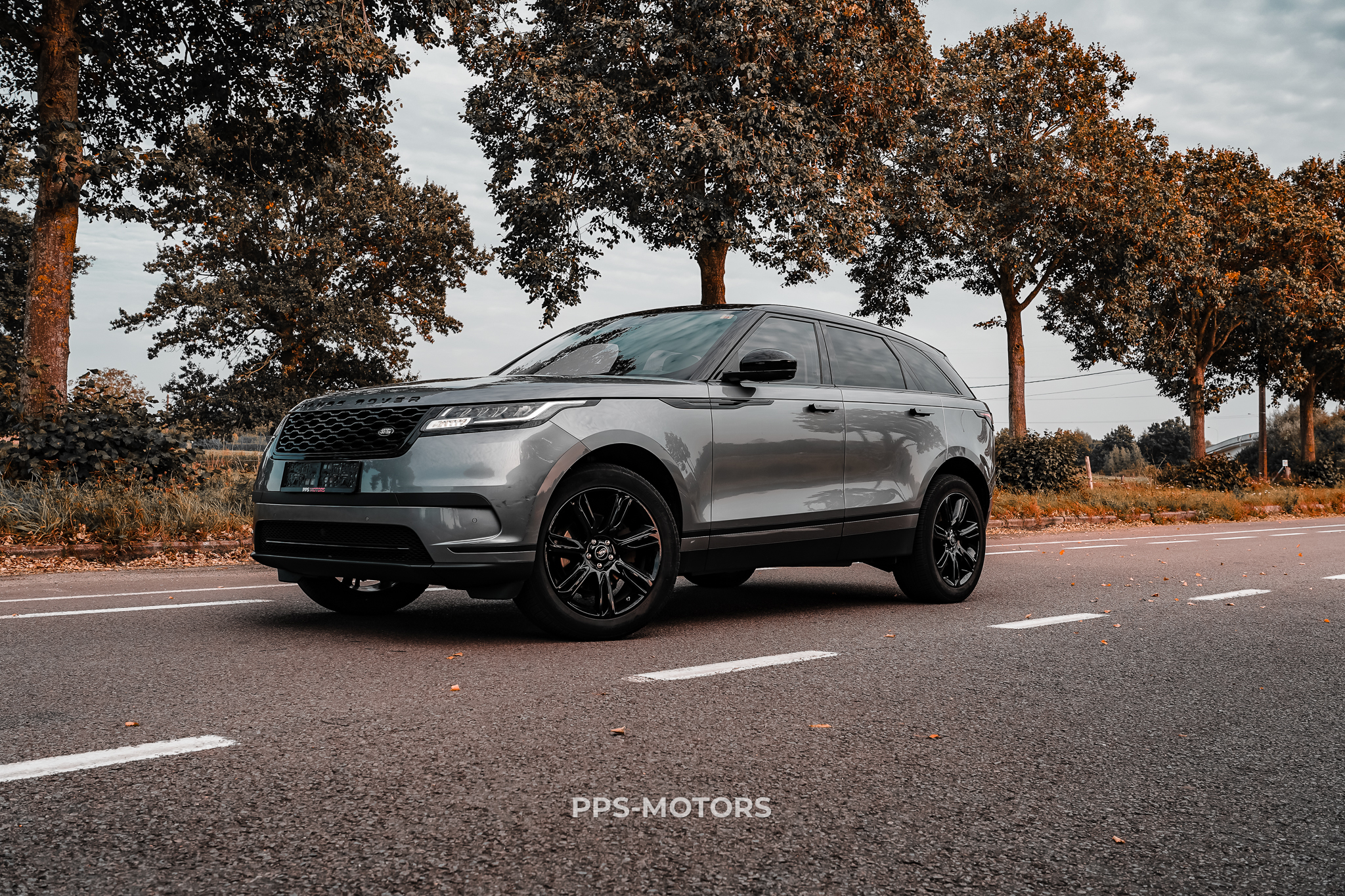 Land Rover RANGE ROVER VELAR photo 1