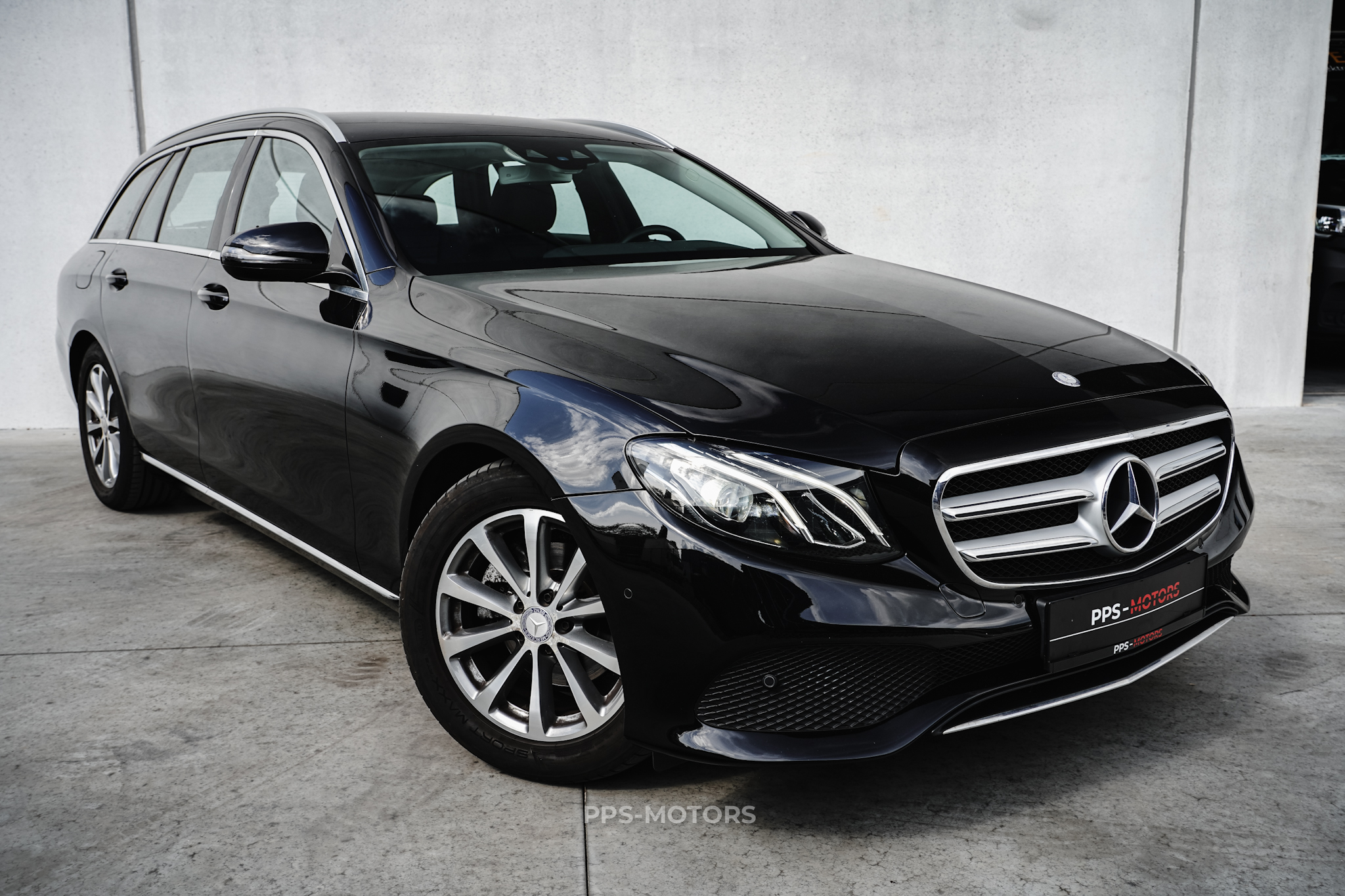 Mercedes Benz E220 BLUETEC photo 2