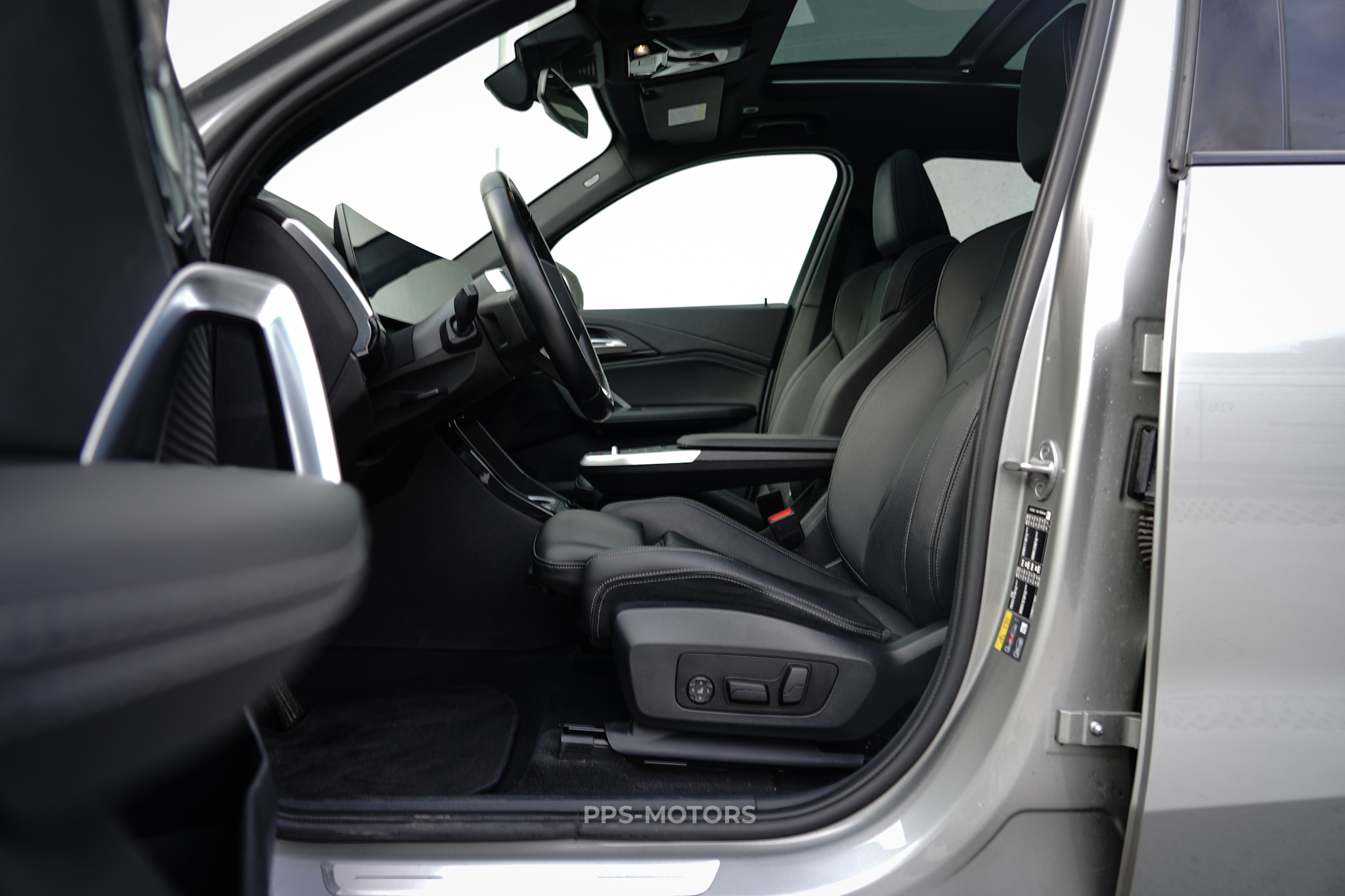 BMW iX1 30e xDrive photo 10