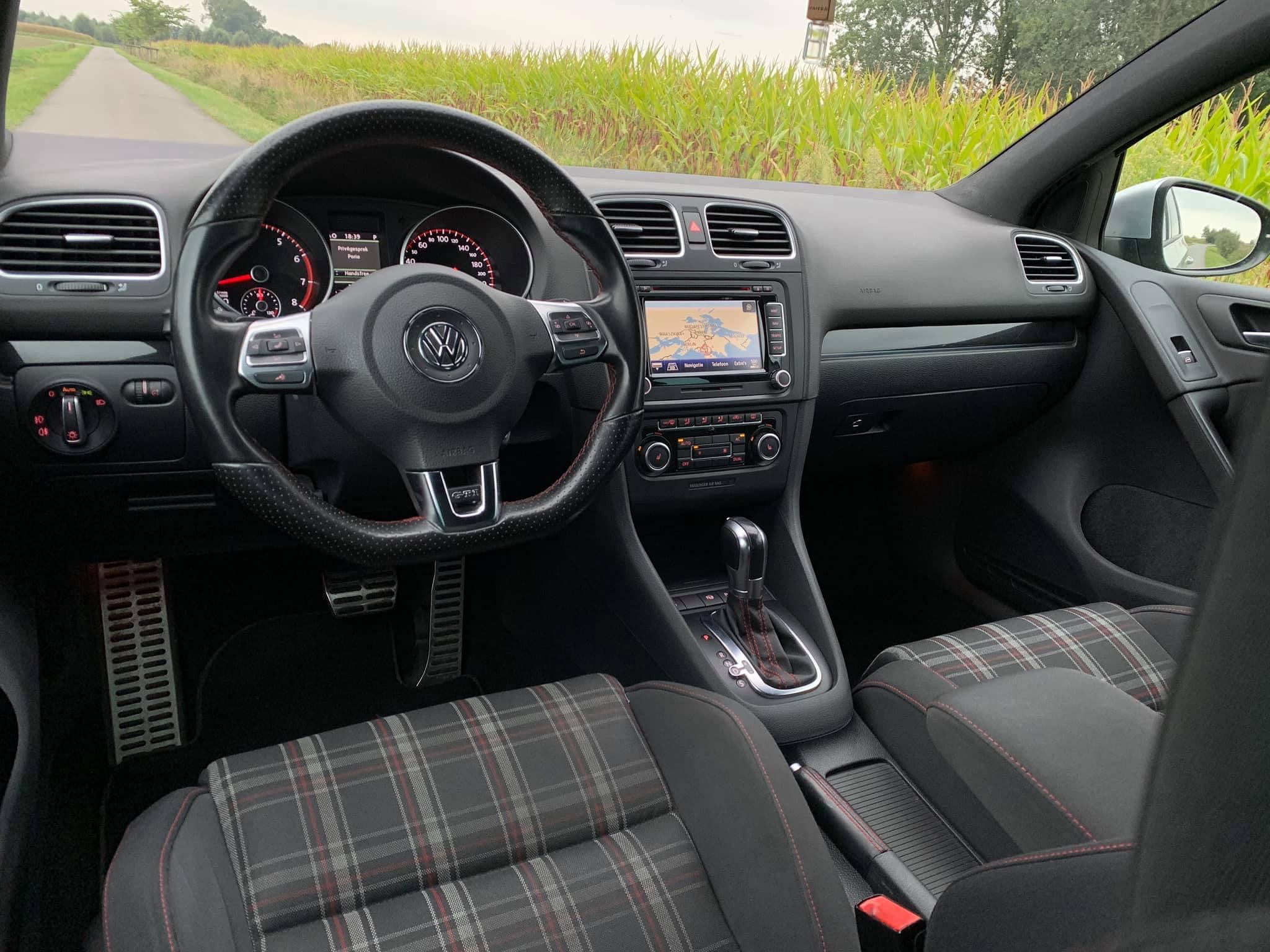 Volkswagen GOLF GTI 2.0 photo 10