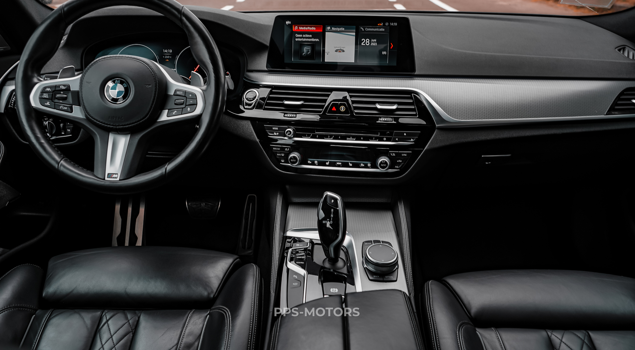 BMW M550d xAS photo 14