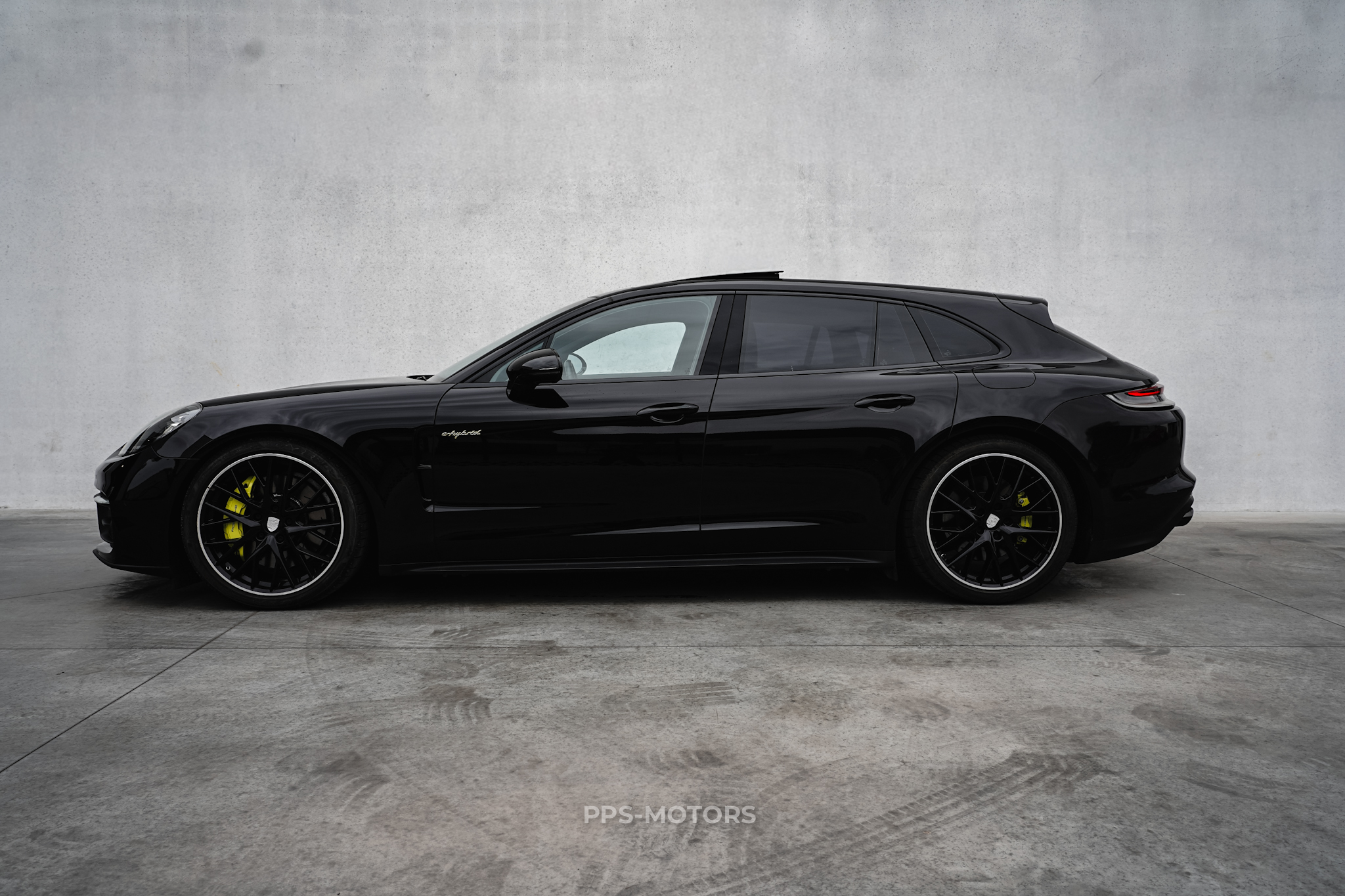 Porsche PANAMERA 4 E-HYBRID photo 2