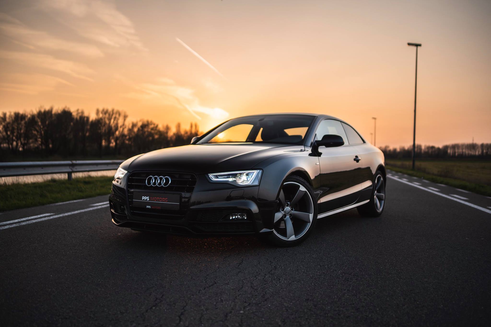 Audi A5 2.0 TDI S-LINE photo 1