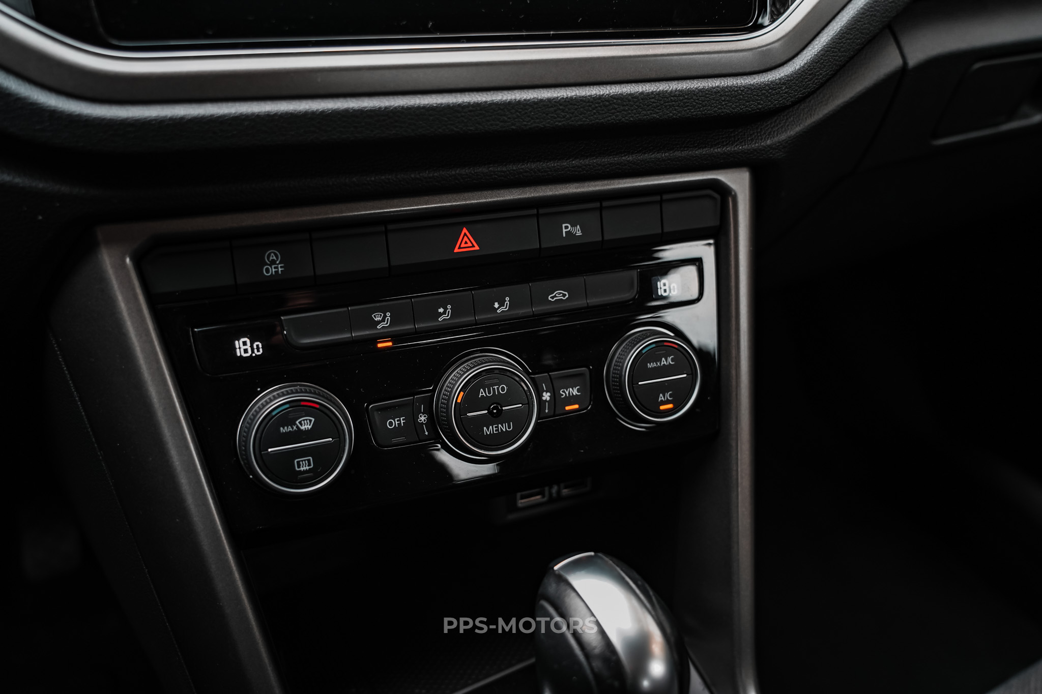 Volkswagen T-ROC 1.5 TSI photo 14