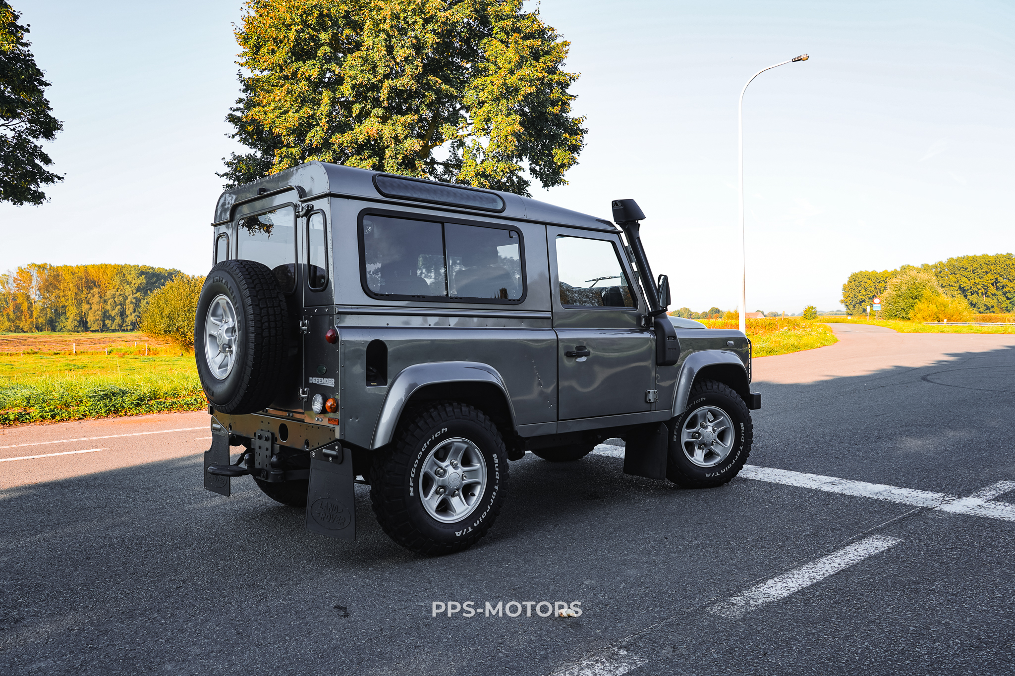 Land Rover DEFENDER 90 TD4 photo 9