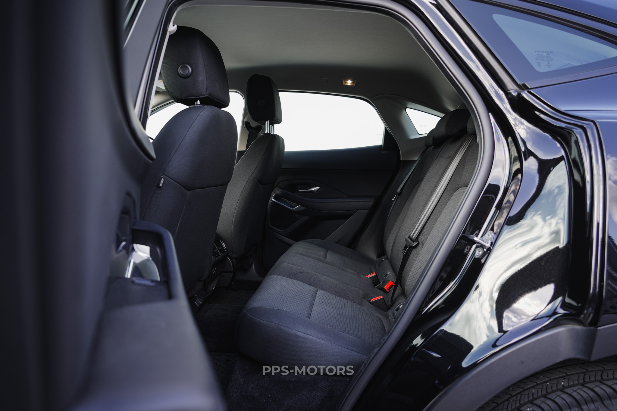 JAGUAR E-PACE P160 photo 9