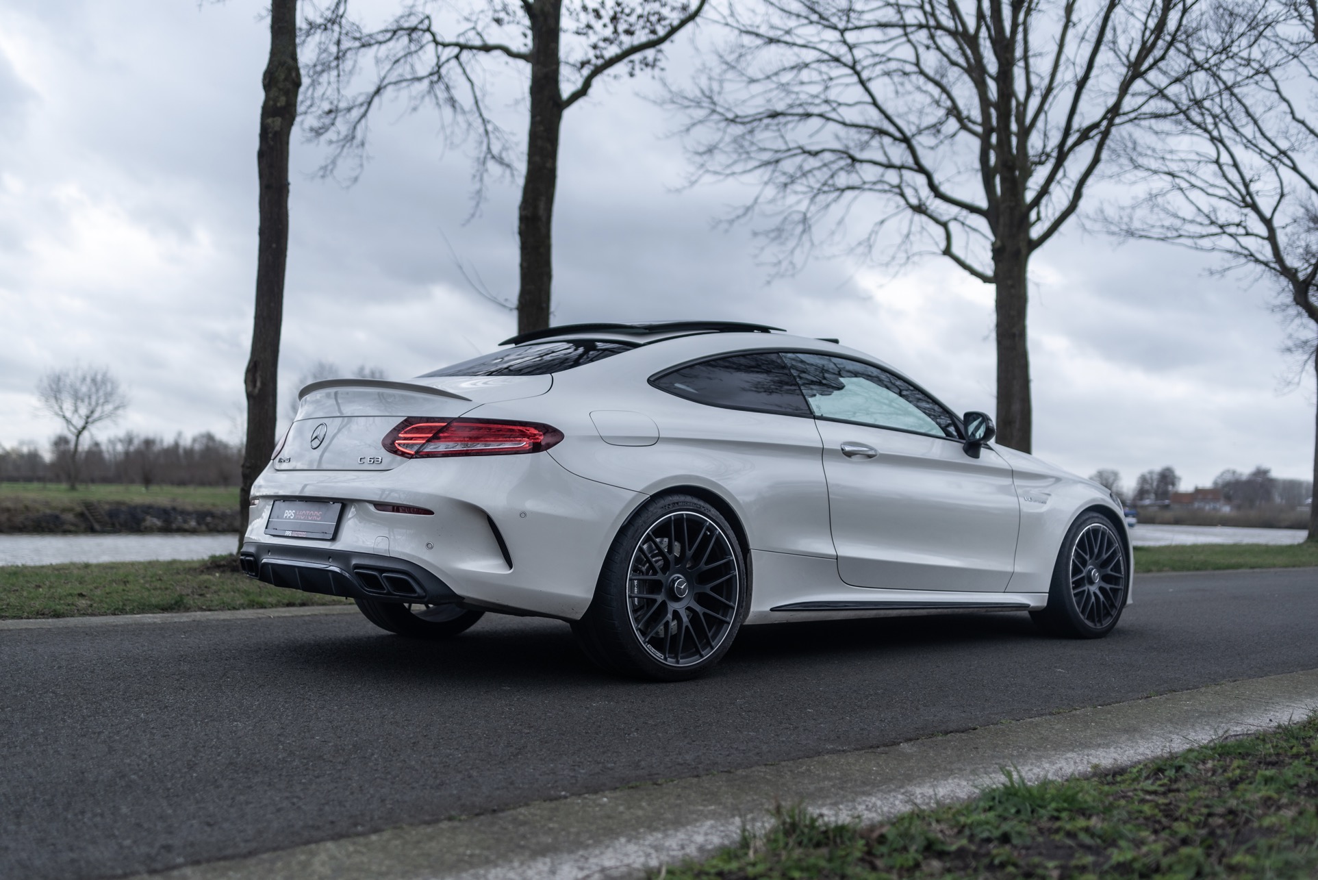 Mercedes Benz C63 AMG 4.0 BITURBO V8 photo 9