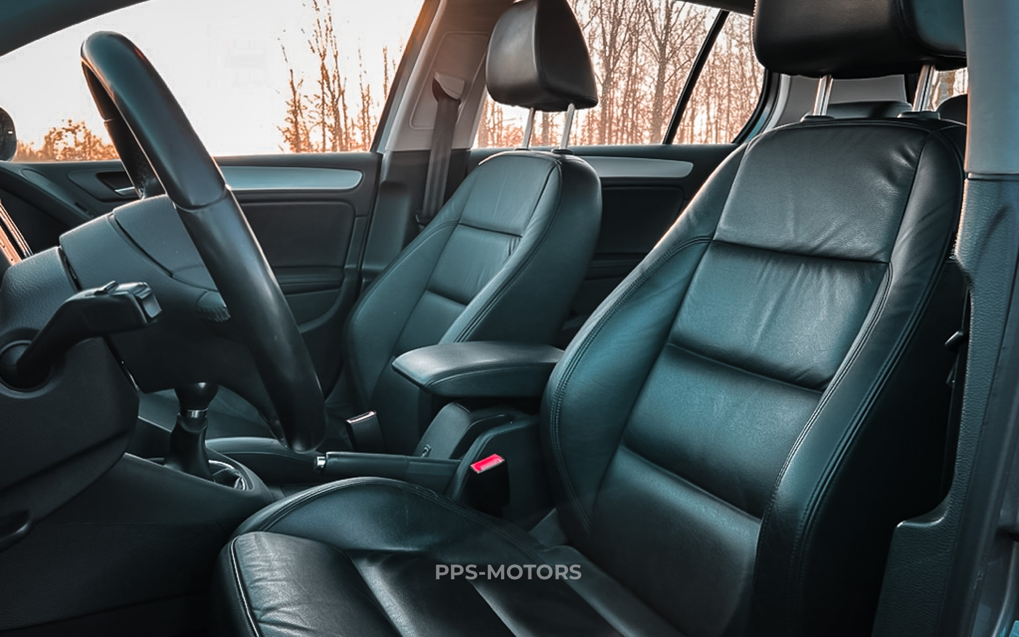 Volkswagen GOLF VI 2.0 TDI R-LINE photo 12