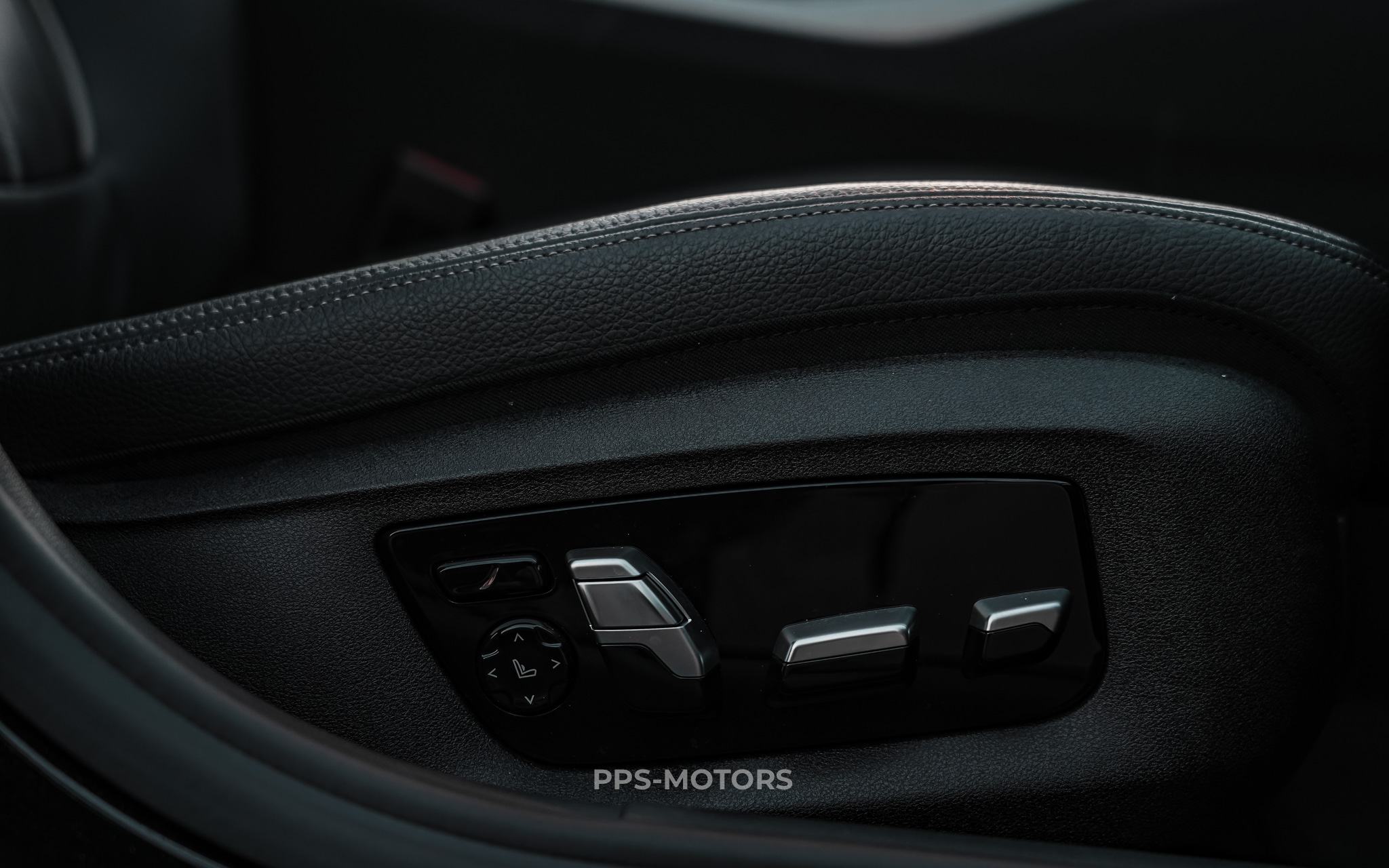 BMW 540i xDRIVE G30 M-PAKKET photo 30