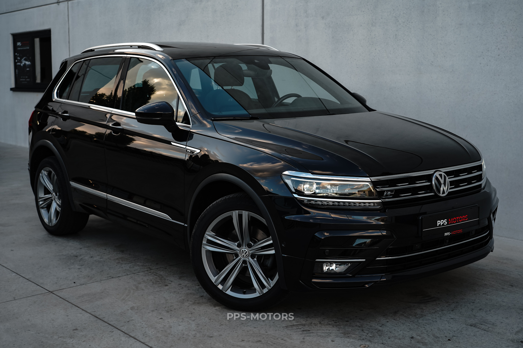 Volkswagen TIGUAN 1.4 TSI R-LINE photo 5