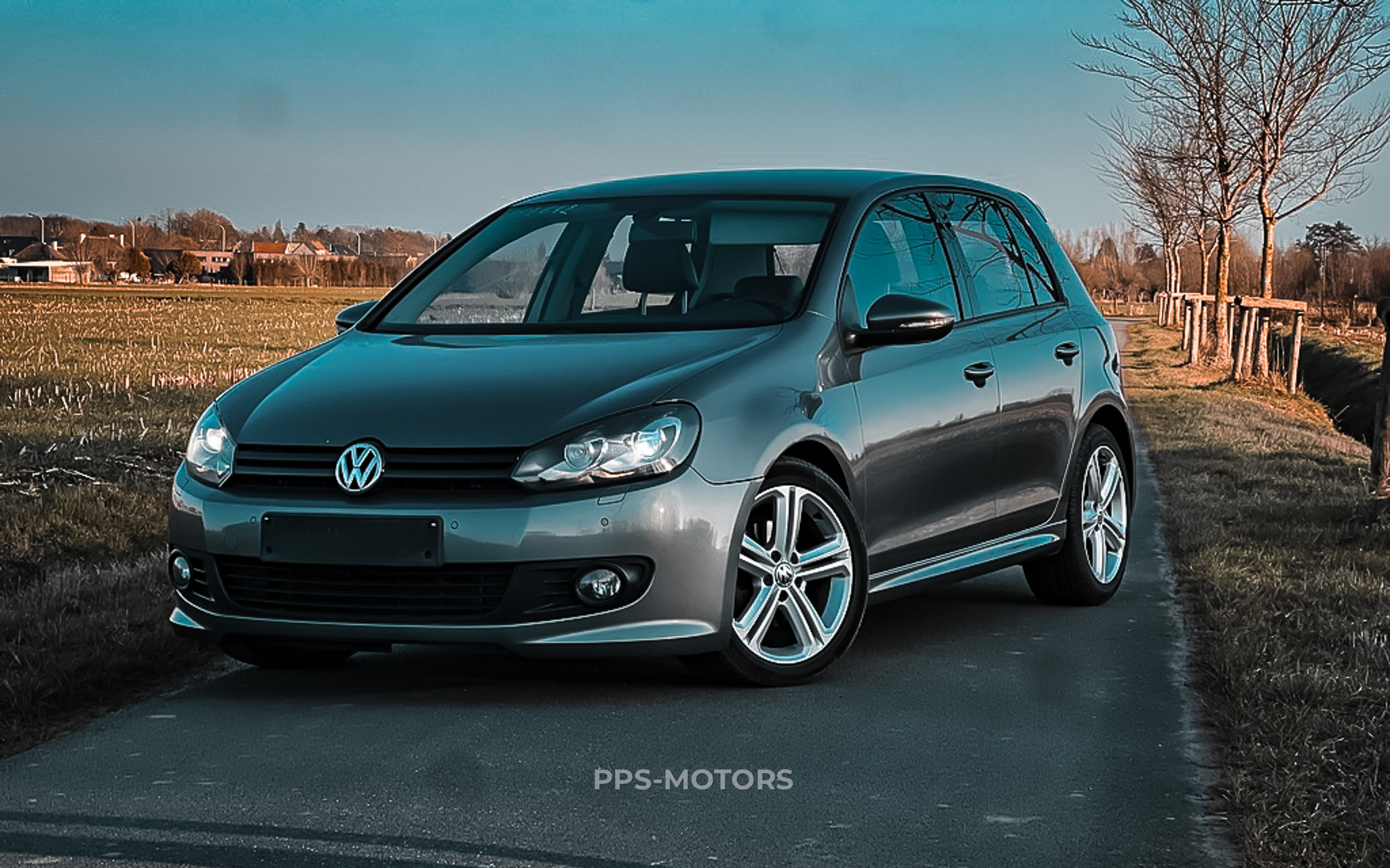 Volkswagen GOLF VI 2.0 TDI R-LINE photo 1