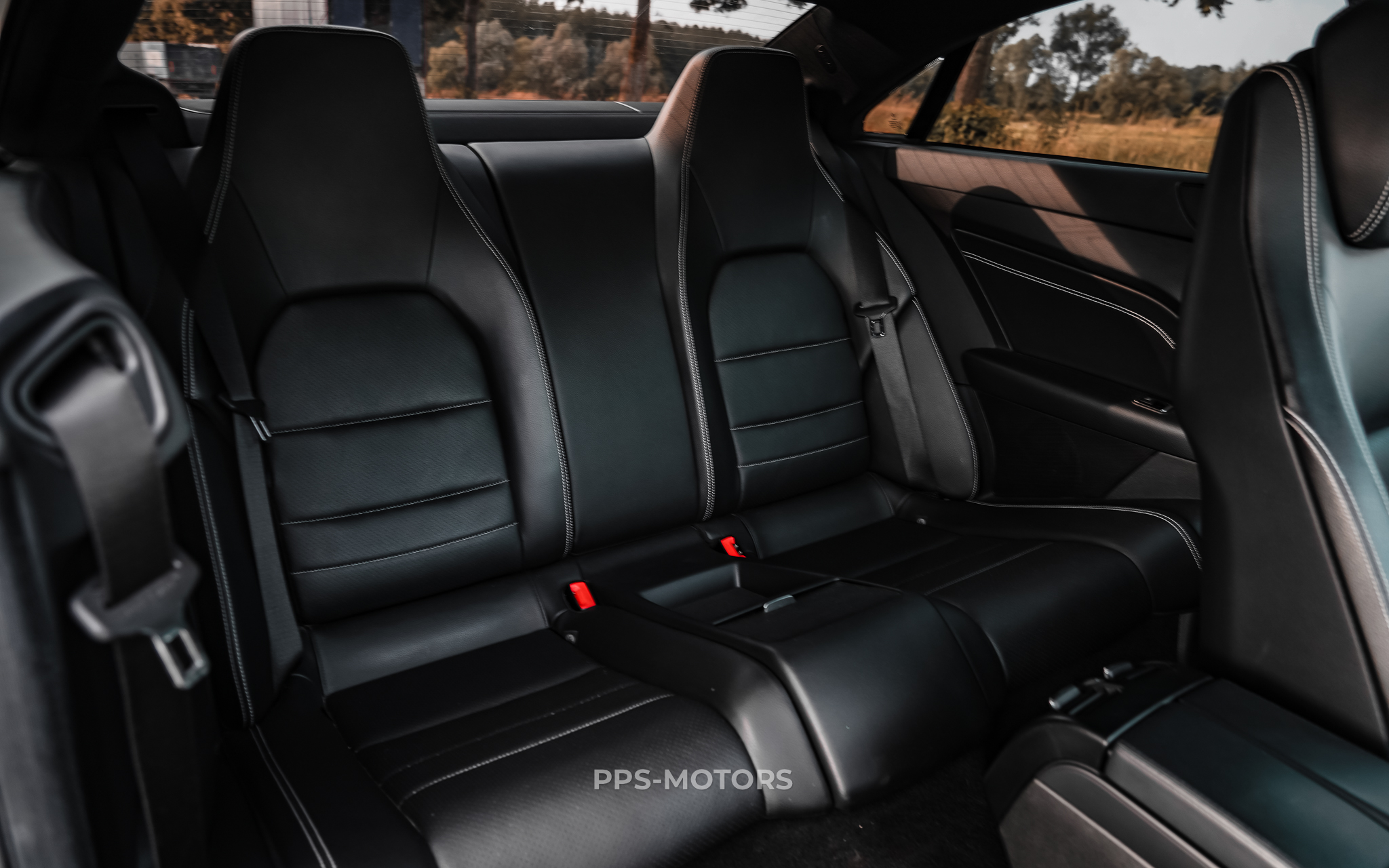Mercedes Benz E220 COUPÉ photo 25