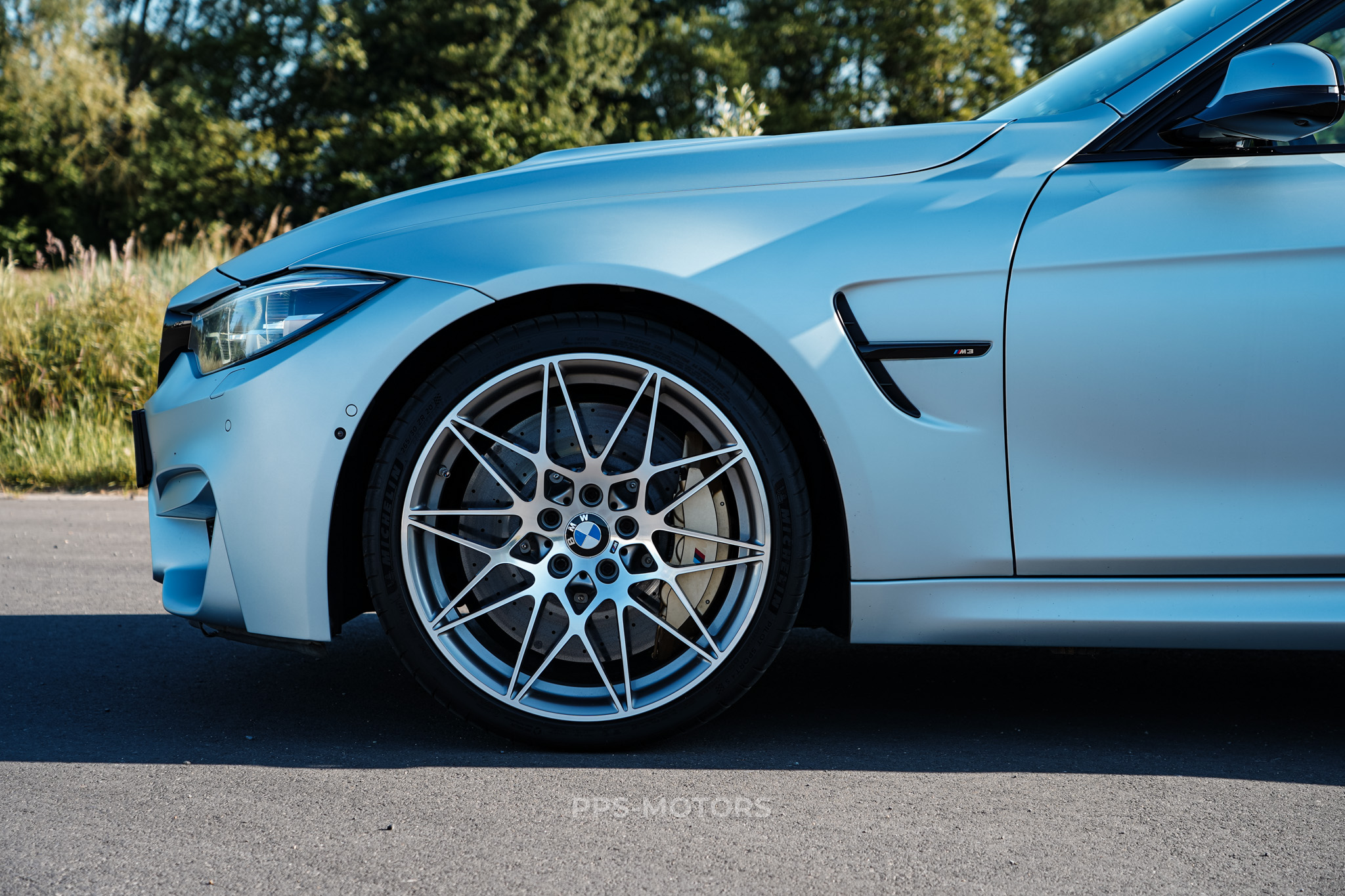 BMW M3 COMPETITION INDIVIDUAL photo 3