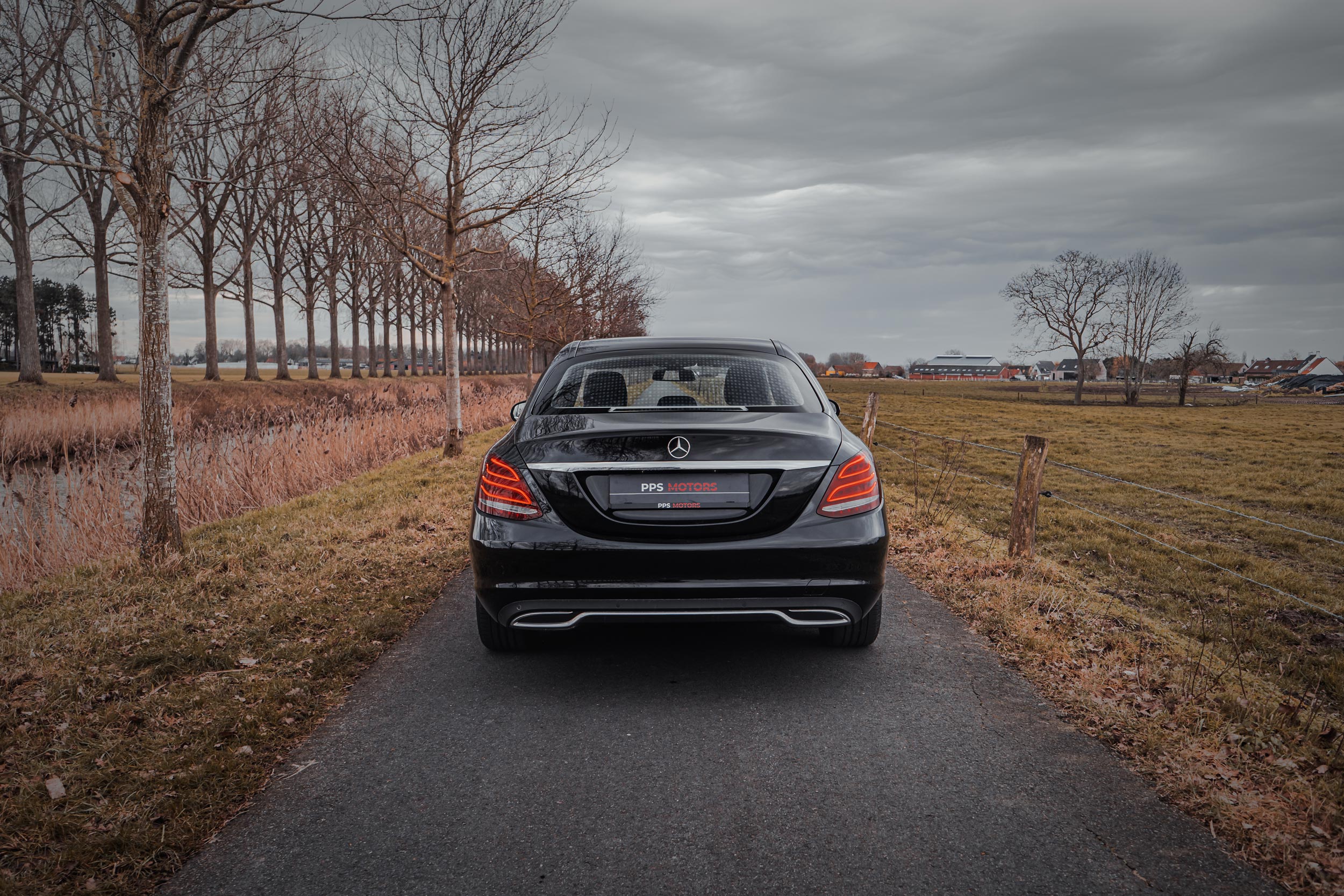 Mercedes Benz C180 photo 3