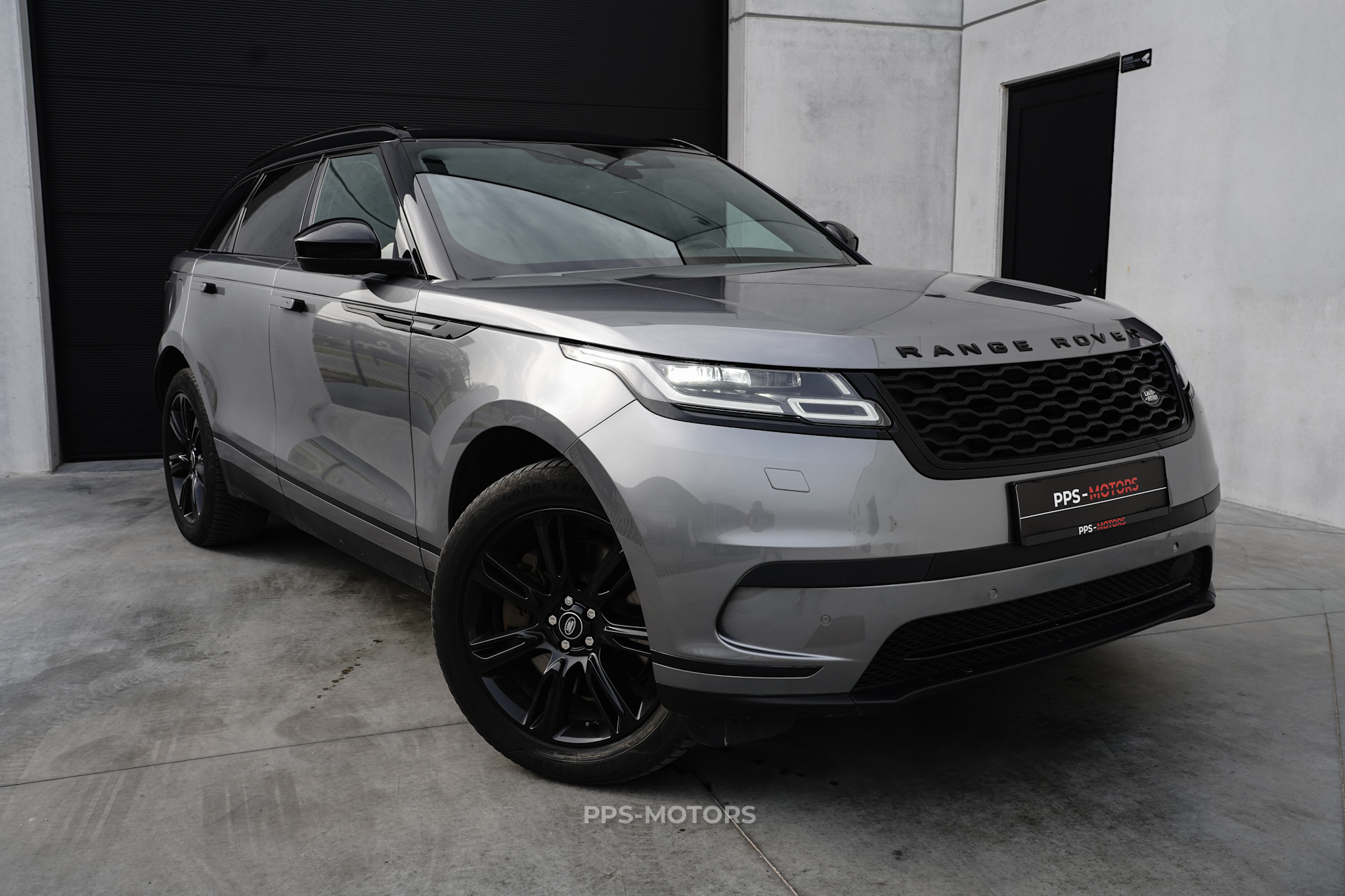 Land Rover VELAR 3.0 P400E photo 7