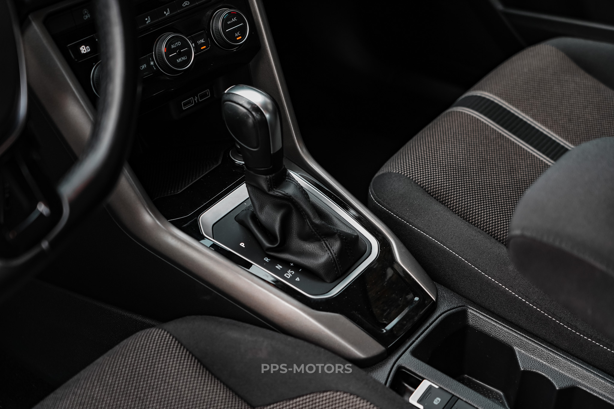 Volkswagen T-ROC 1.5 TSI photo 12