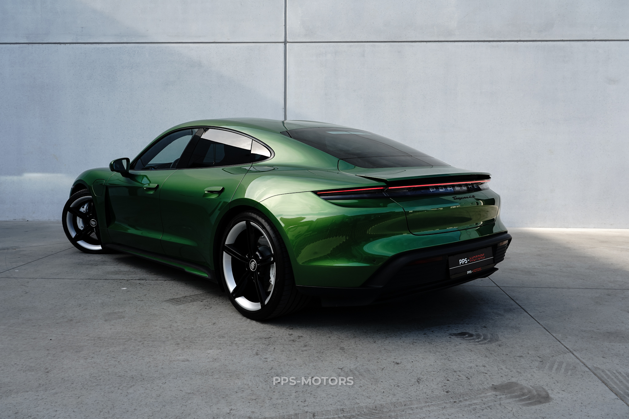 Porsche TAYCAN 4S photo 17
