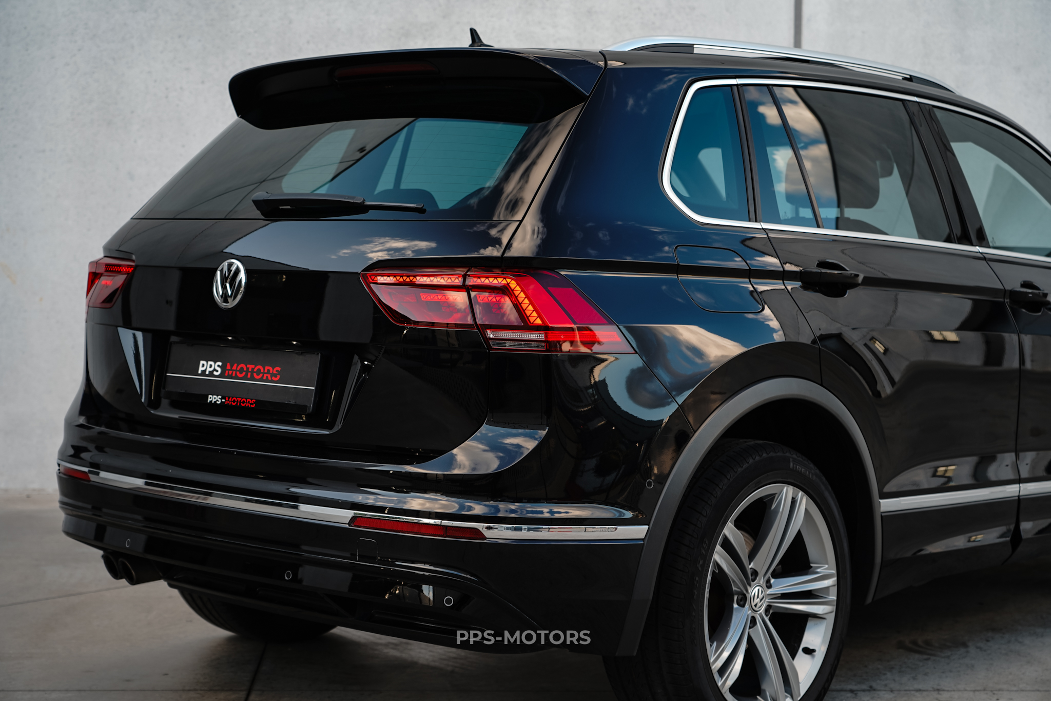 Volkswagen TIGUAN 1.4 TSI R-LINE photo 11