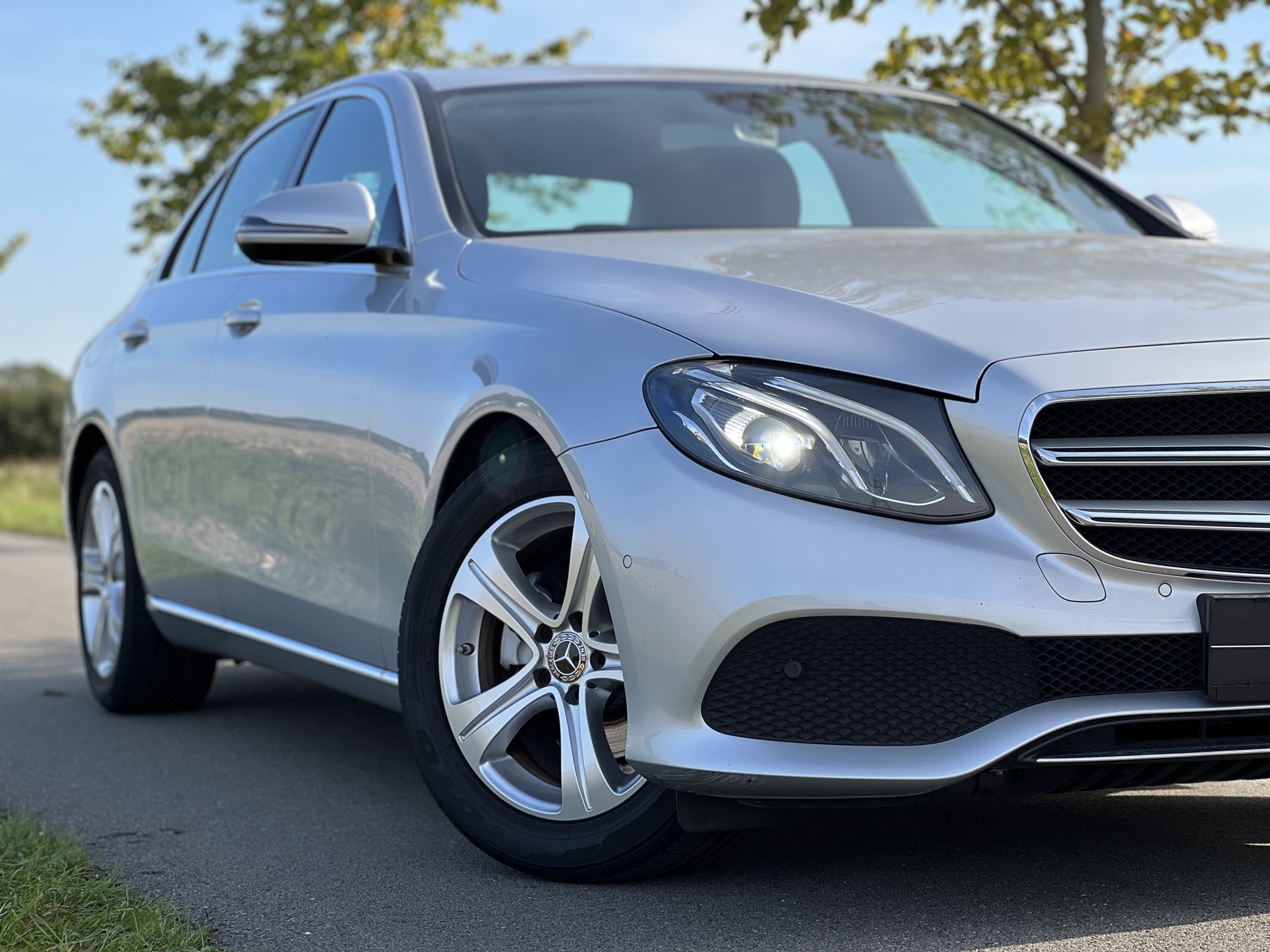 Mercedes Benz E200 SEDAN photo 18