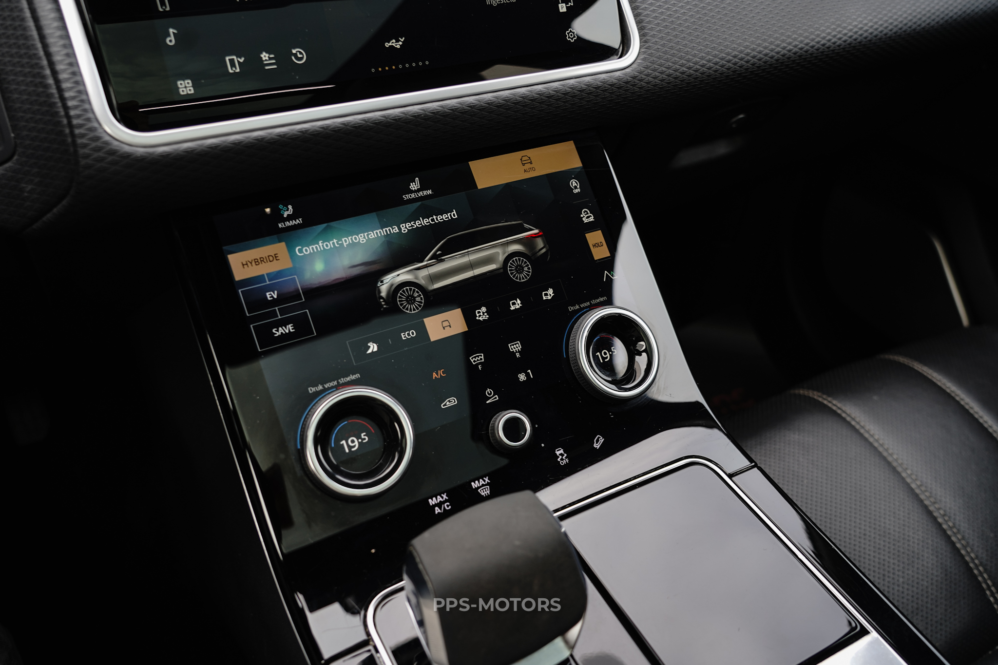 Land Rover VELAR 3.0 P400E photo 17