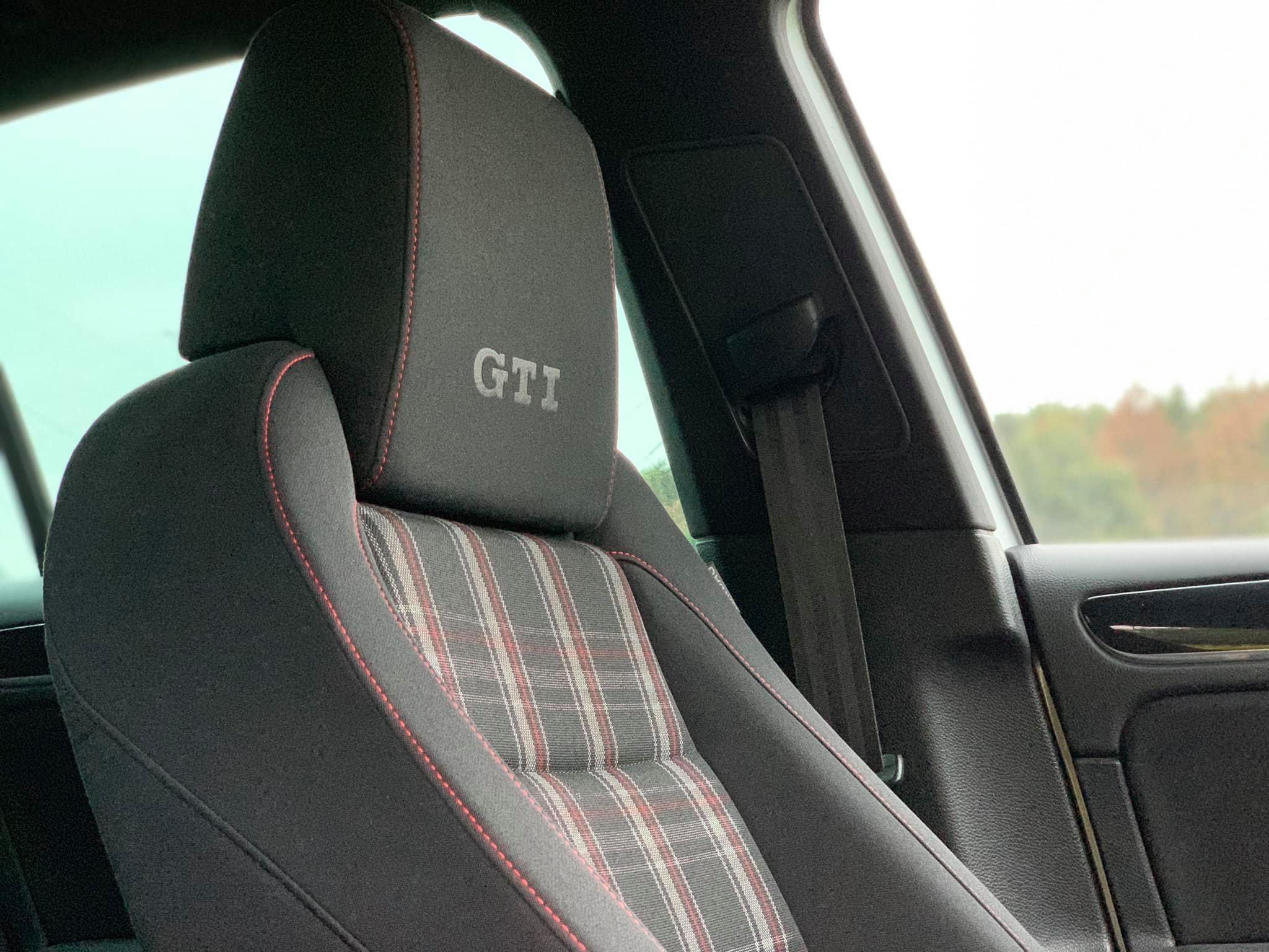 Volkswagen GOLF GTI 2.0 photo 8