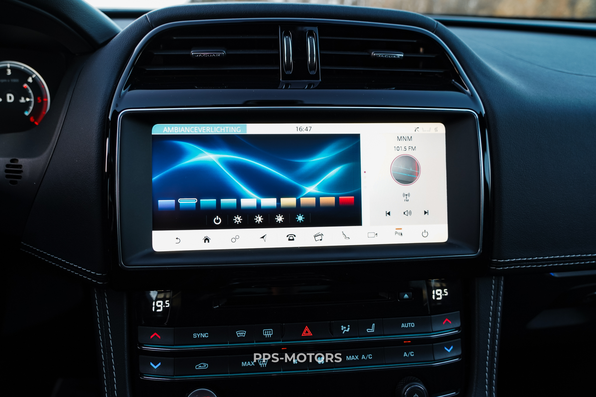 JAGUAR F-PACE 2.0 AWD R-SPORT photo 23