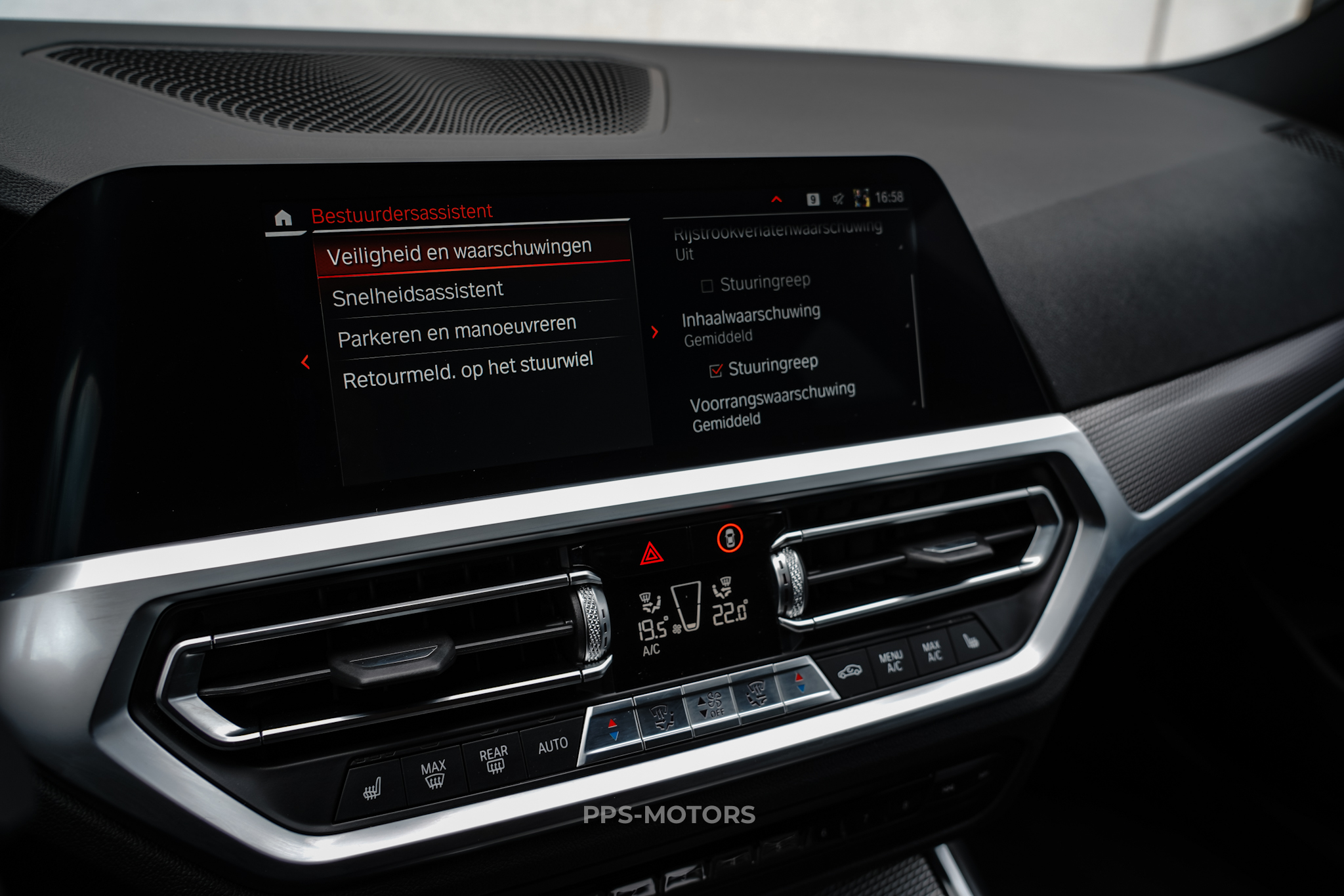 BMW M340i xDrive photo 25