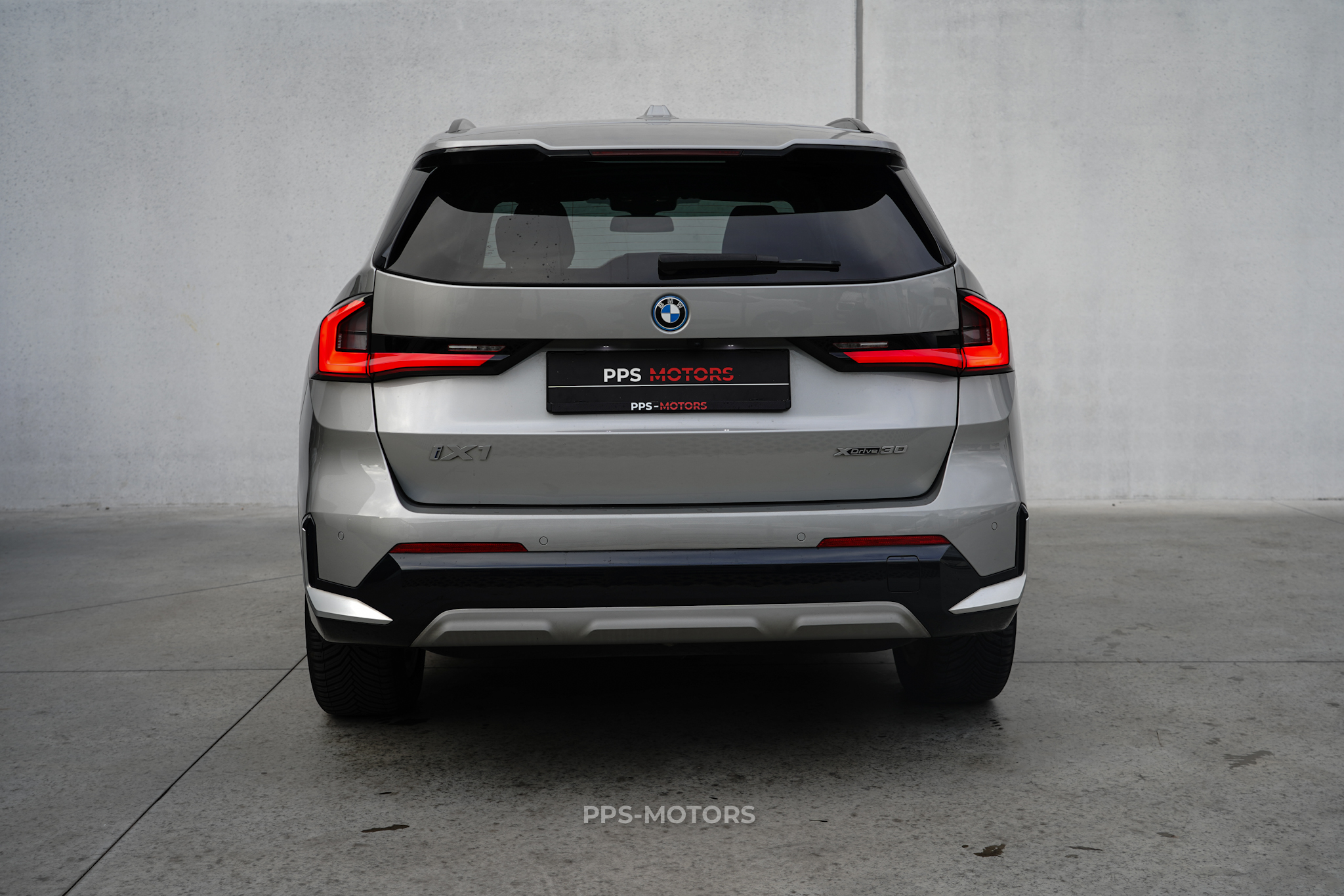 BMW iX1 30e xDrive photo 4