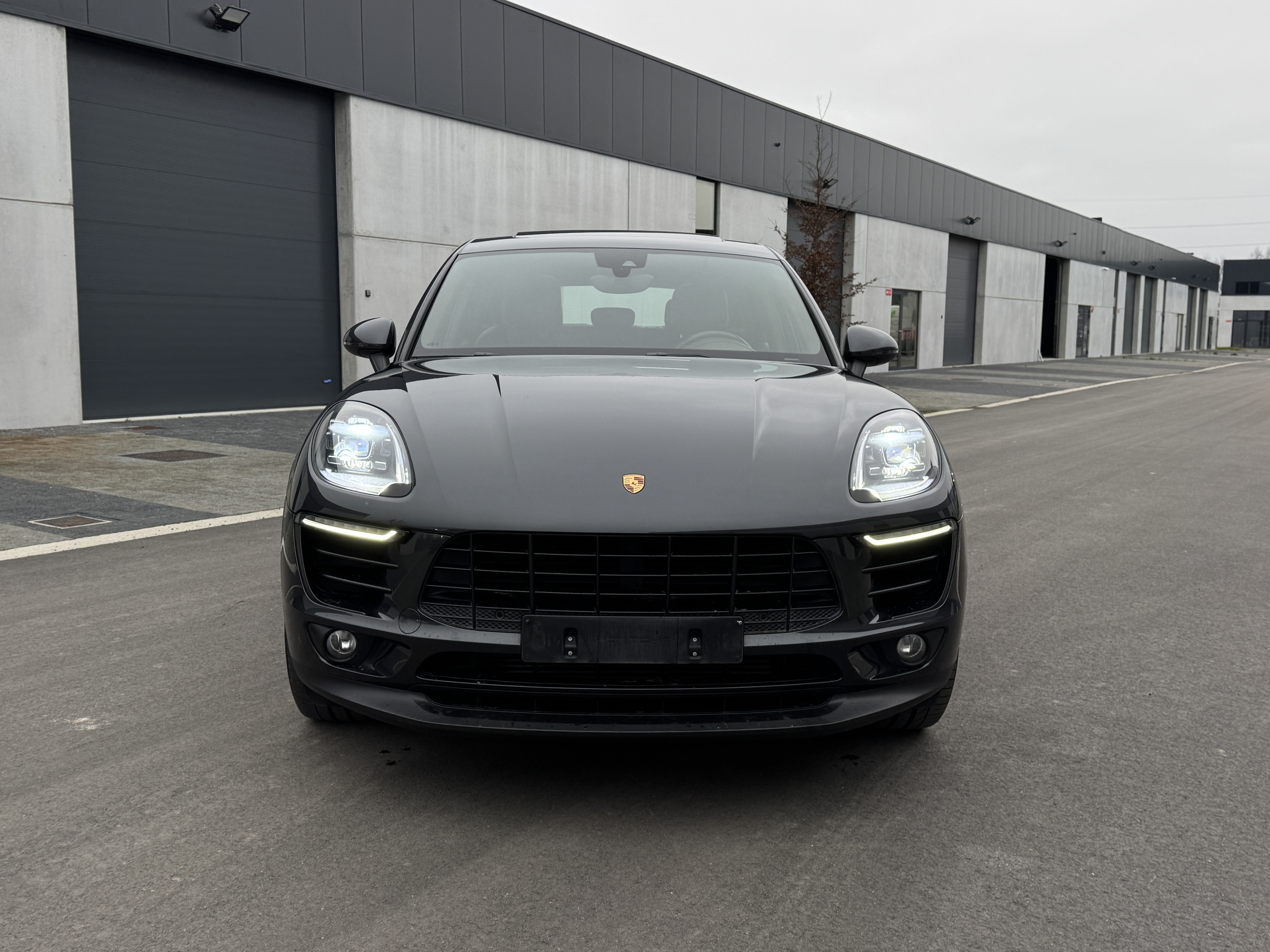 Porsche MACAN S photo 2