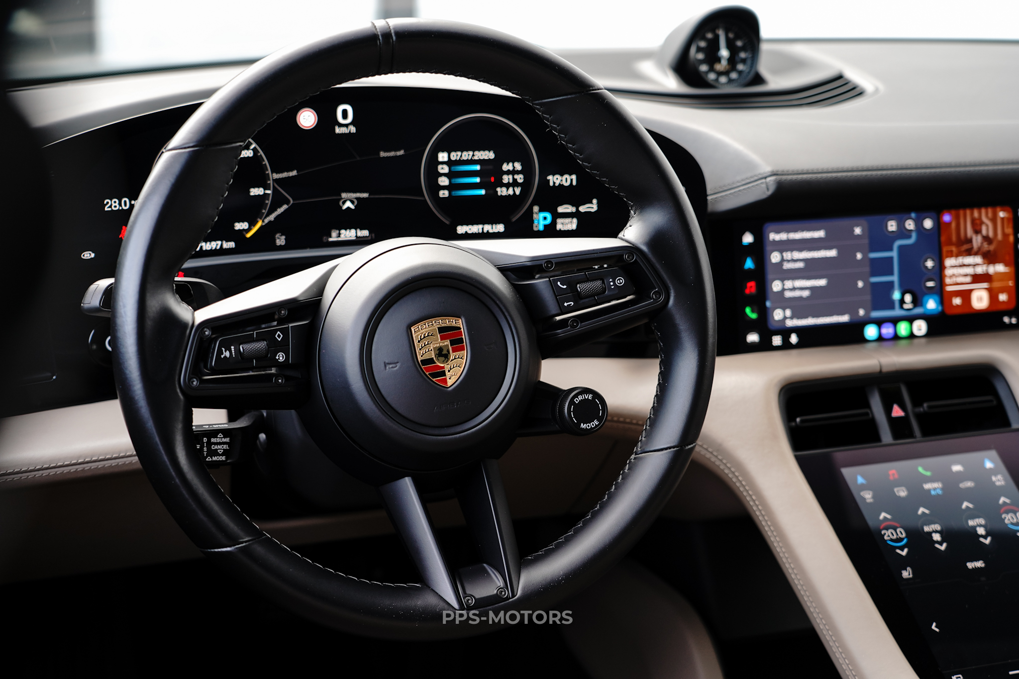 Porsche TAYCAN 4S photo 10