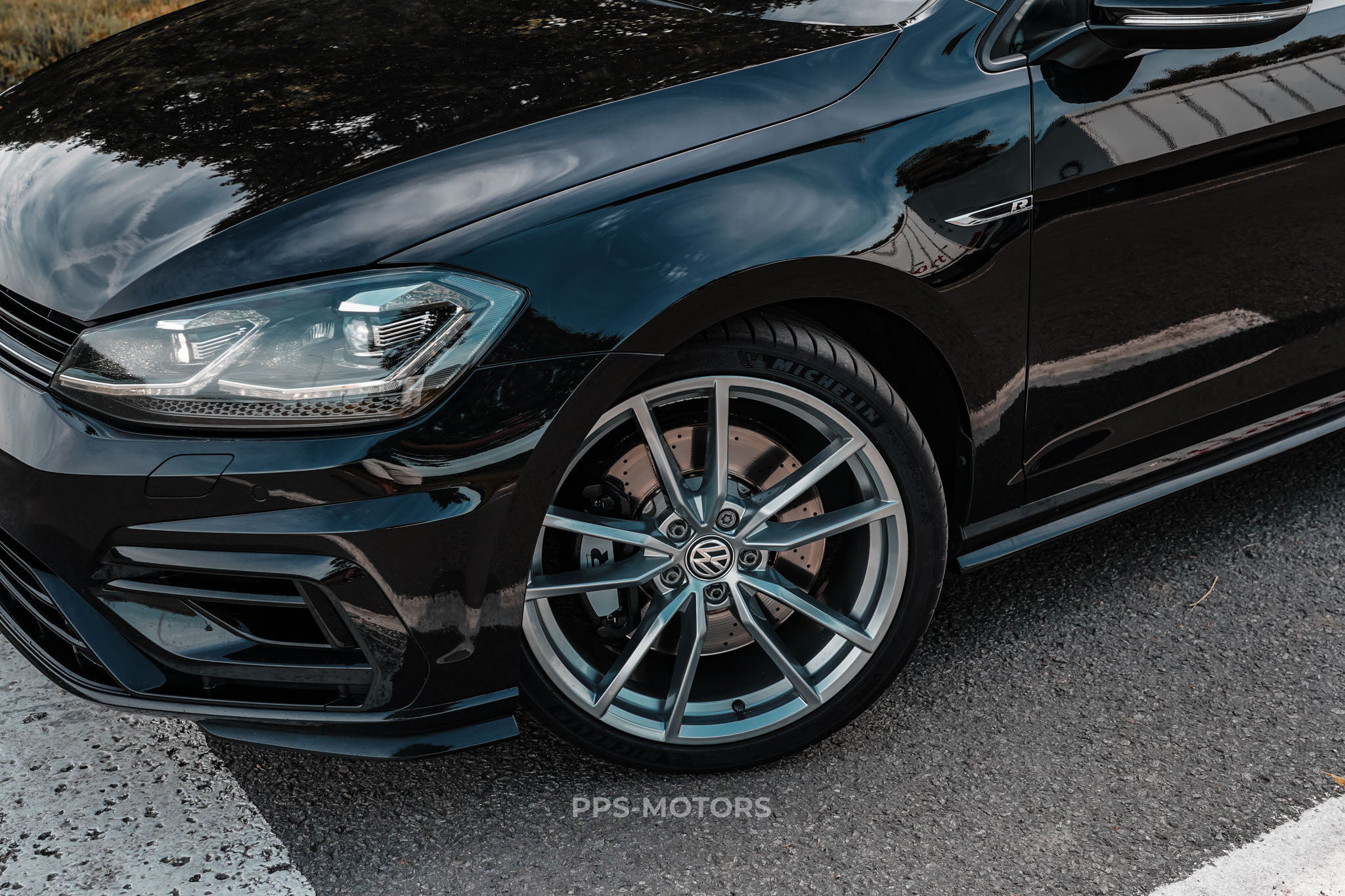 Volkswagen GOLF R 2.0 TSI 4MOTION photo 16