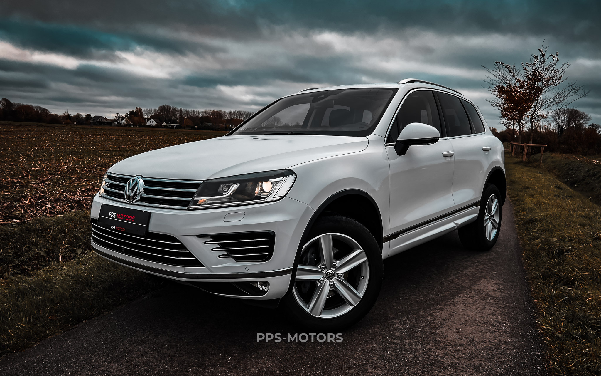 Volkswagen TOUAREG 3.0 TDI V6 R-LINE photo 1