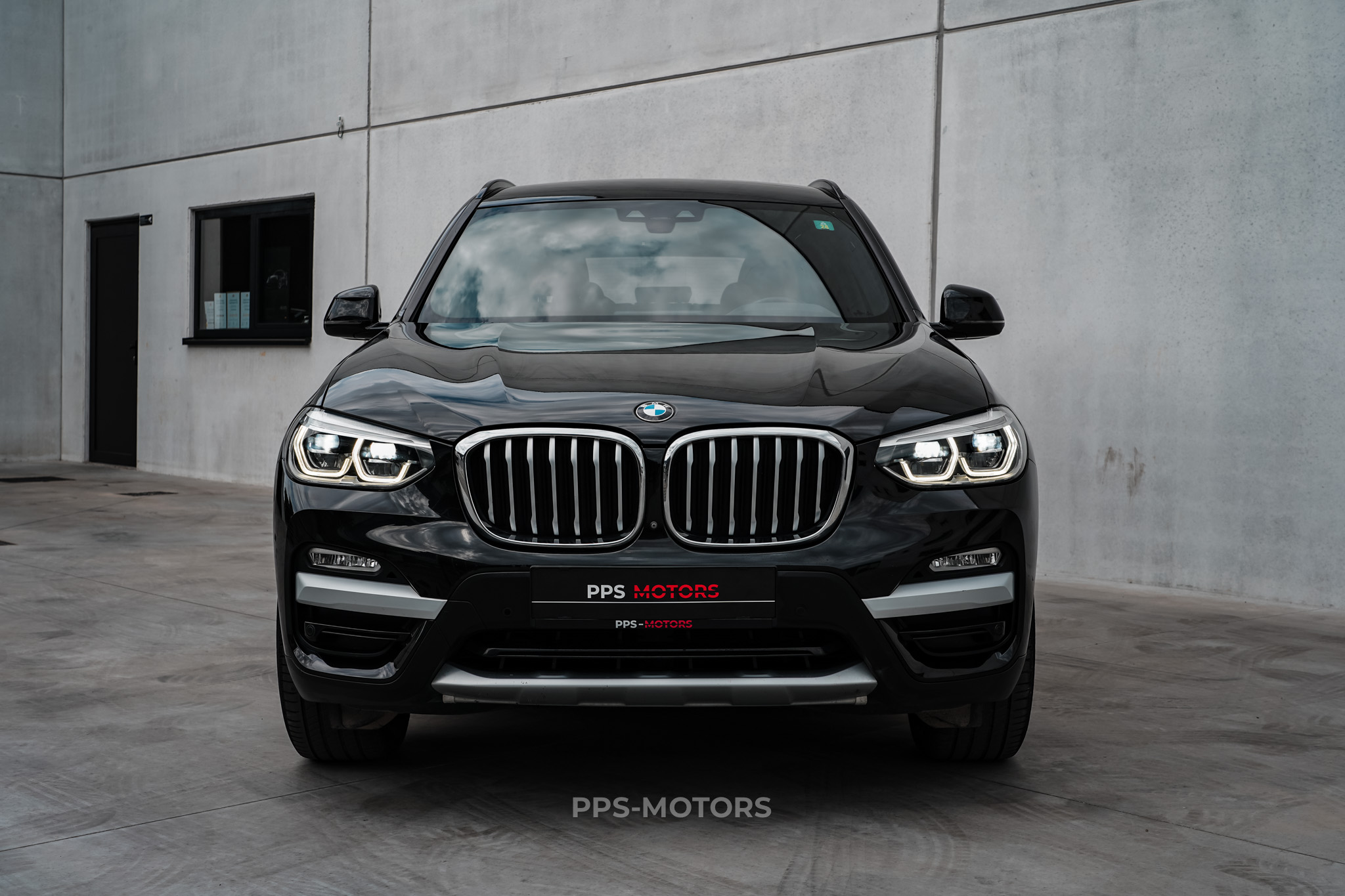 BMW X3 30i X-LINE photo 2