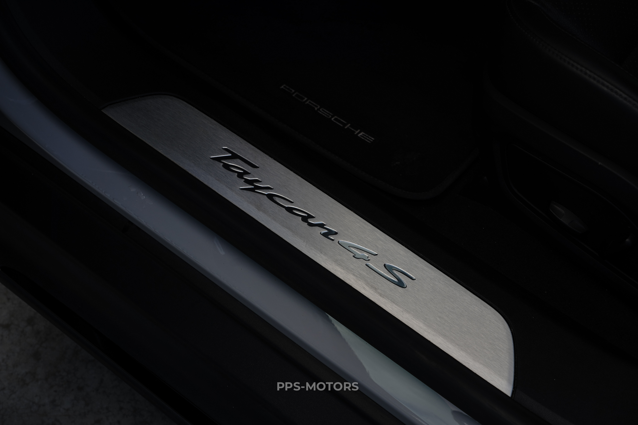 Porsche TAYCAN 4S SPORTDESIGN photo 31