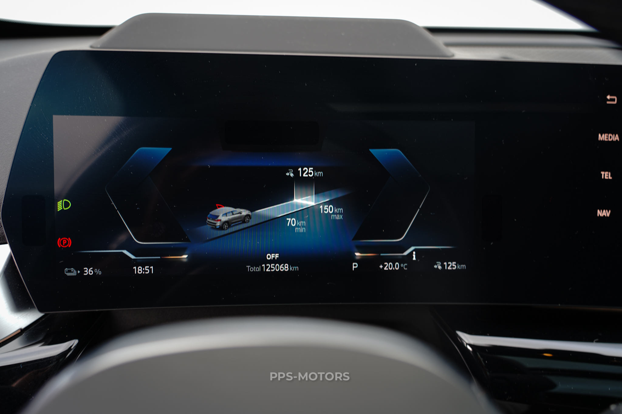 BMW iX1 30e xDrive photo 18