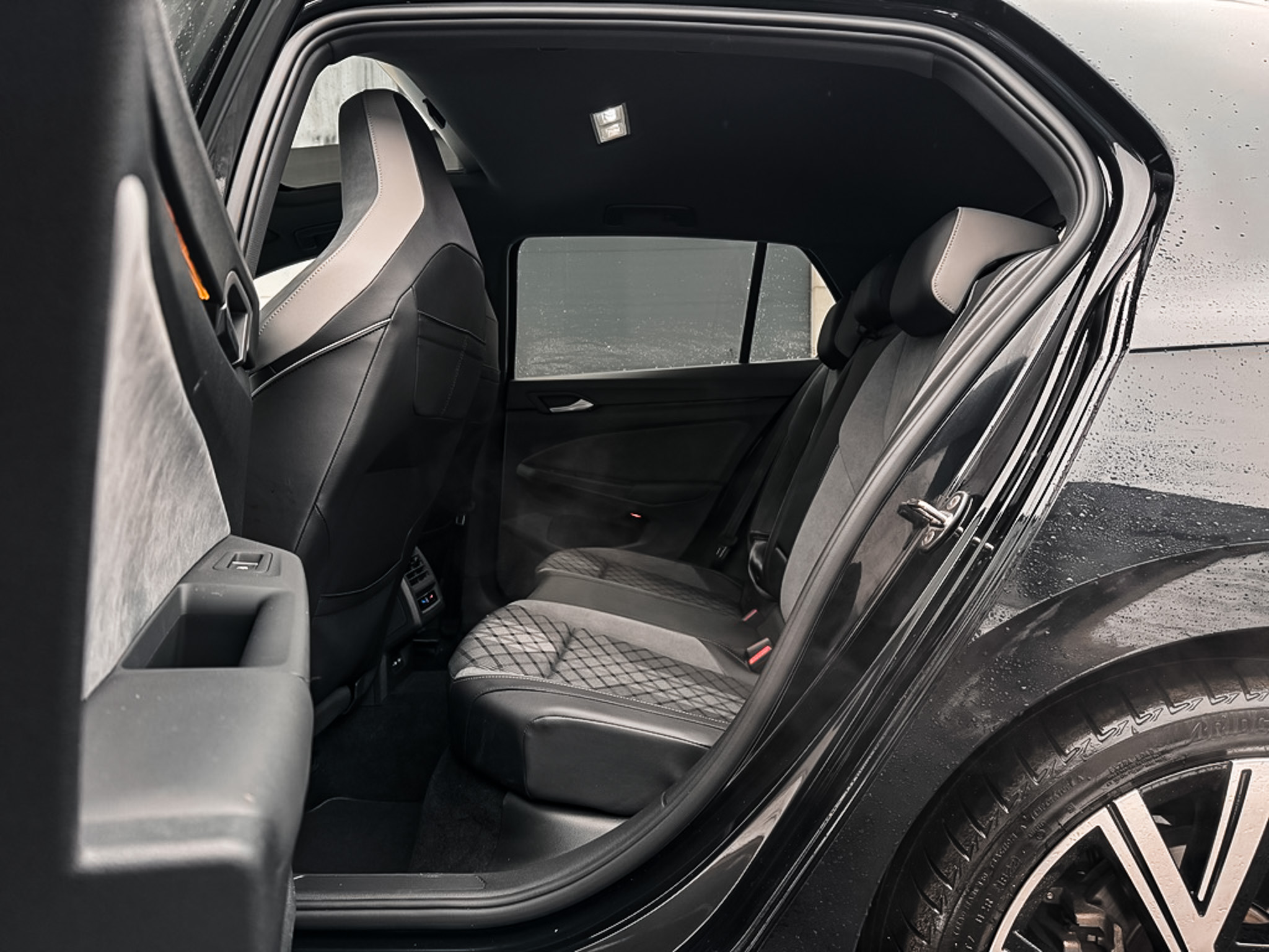 Volkswagen GOLF 8 1.5 eTSI R-Line photo 15