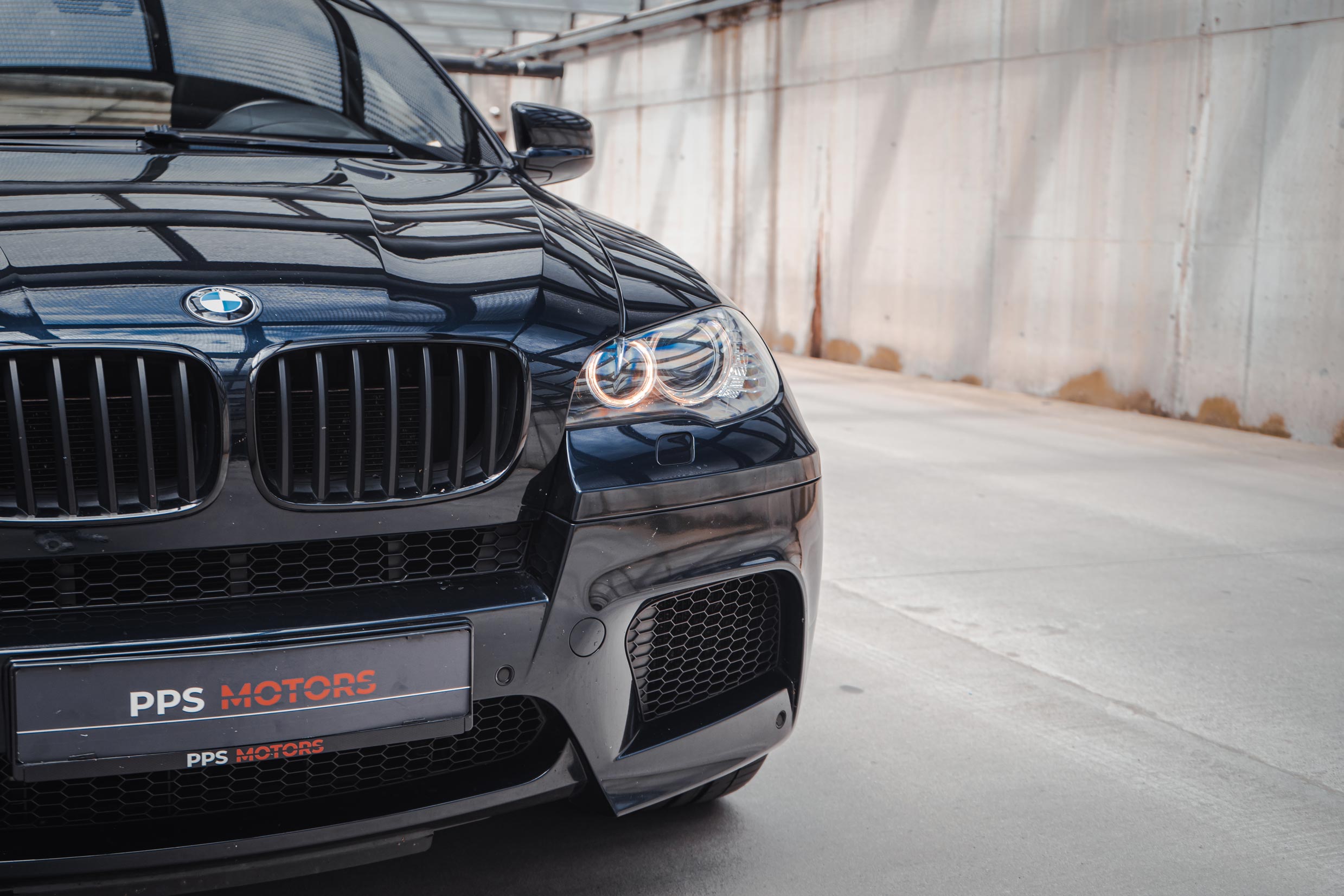 BMW X6 M 4.4i V8 TWIN-TURBO - LICHTE VRACHT photo 2