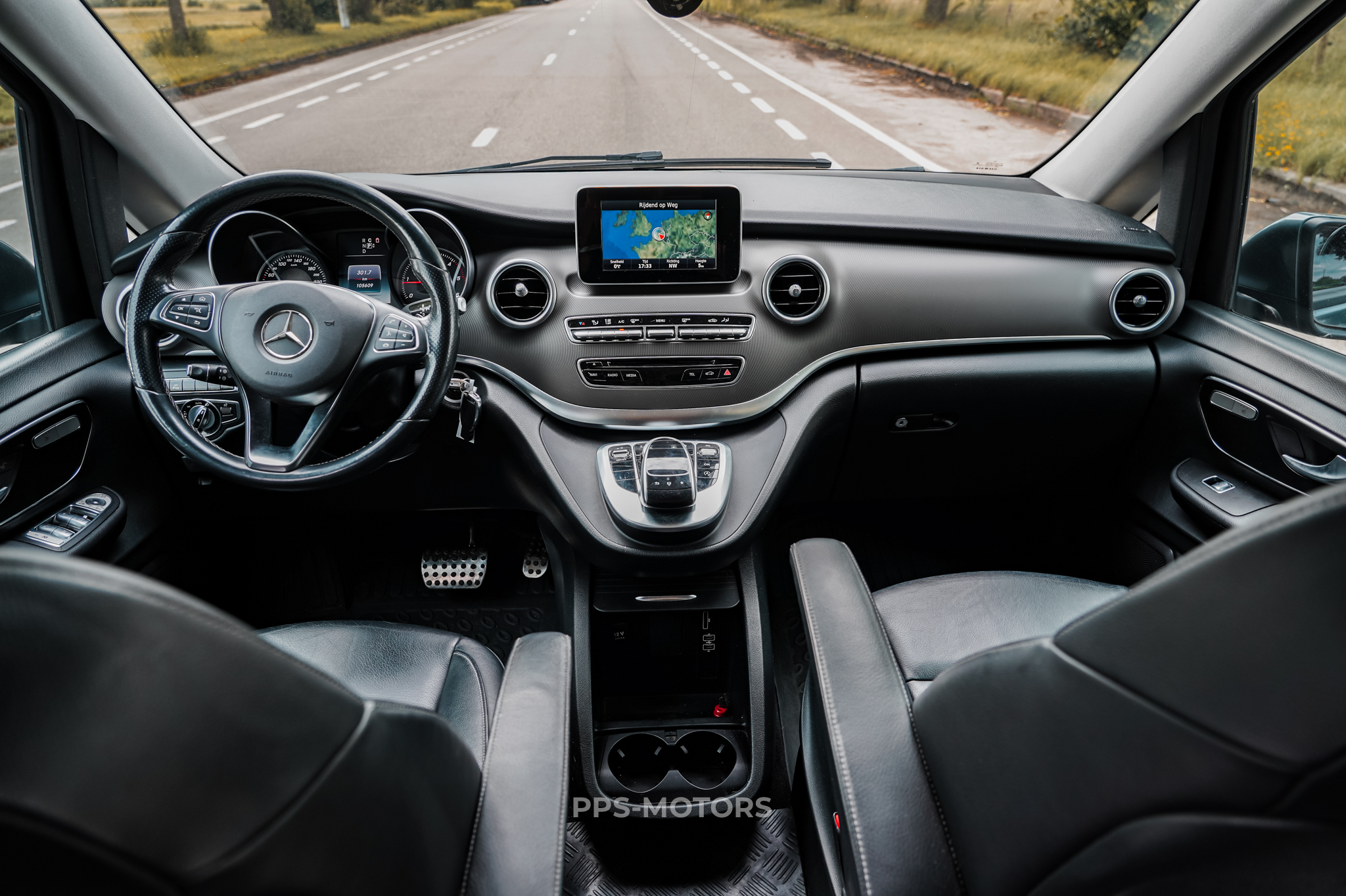 Mercedes Benz V220 photo 3