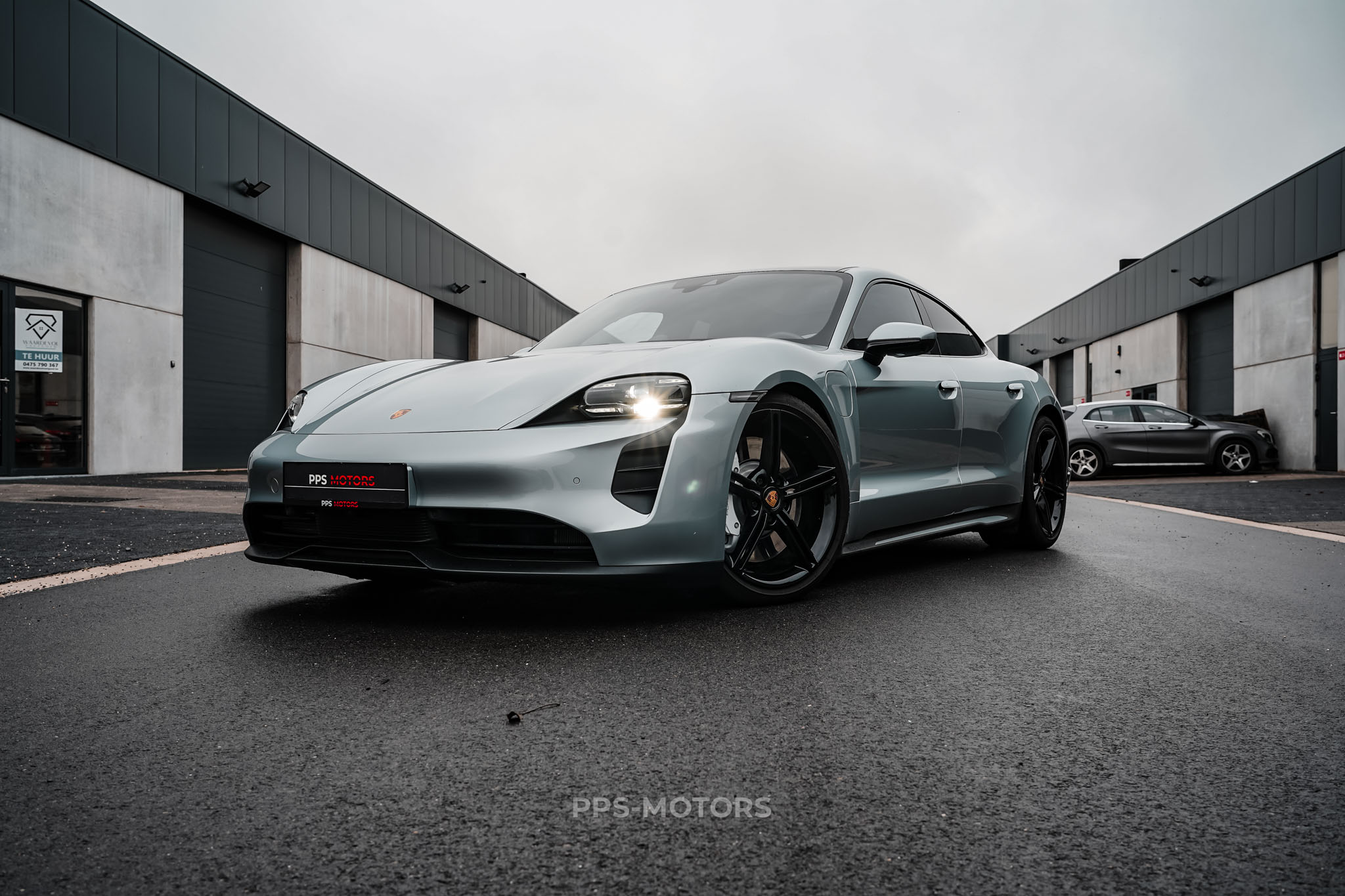 Porsche TAYCAN 4S SPORTDESIGN photo 1