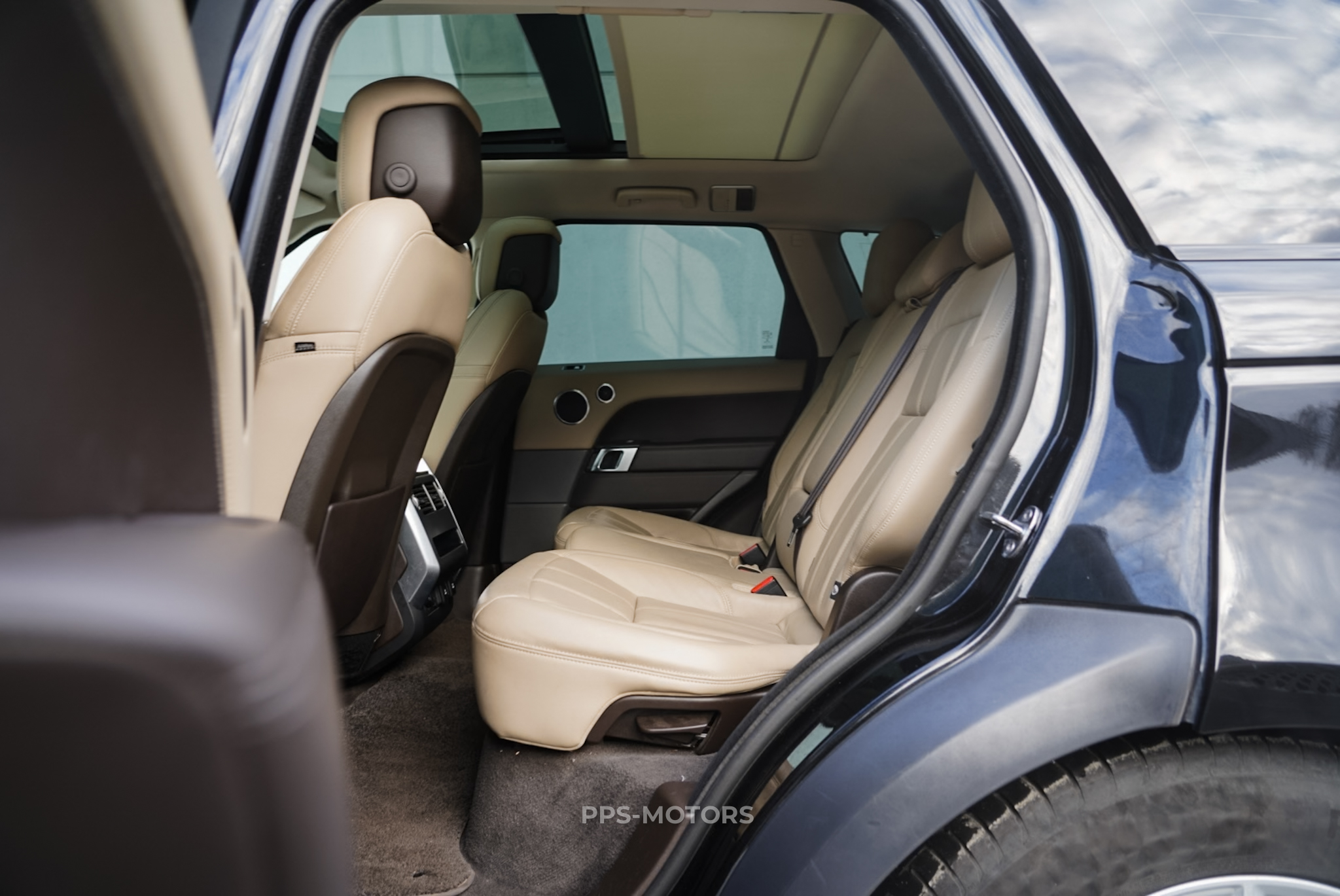 Land Rover RANGE ROVER SPORT P300 photo 10