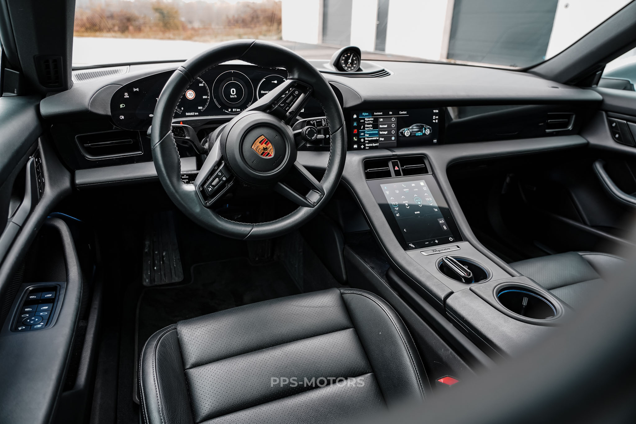 Porsche TAYCAN 4S SPORTDESIGN photo 13