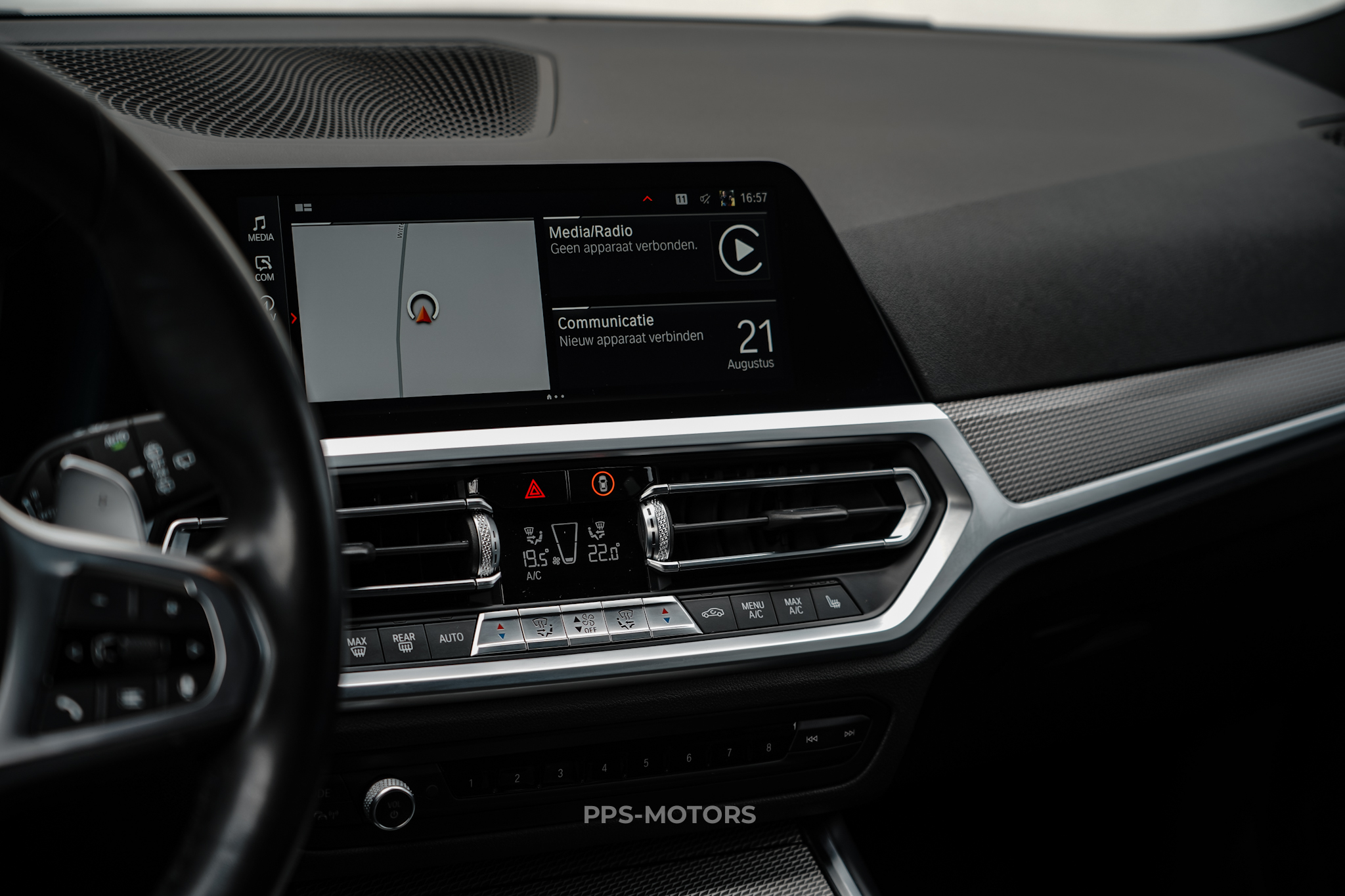 BMW M340i xDrive photo 23
