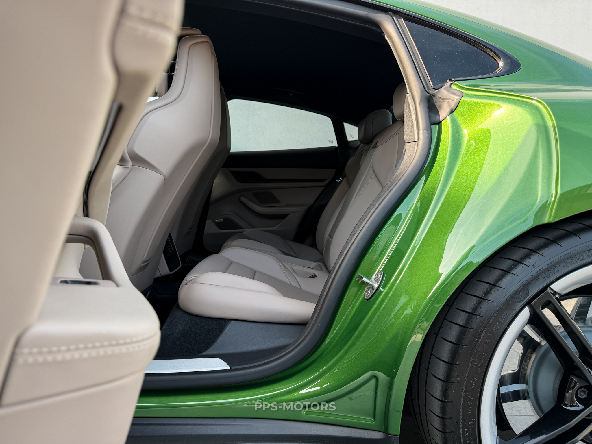 Porsche TAYCAN 4S photo 8
