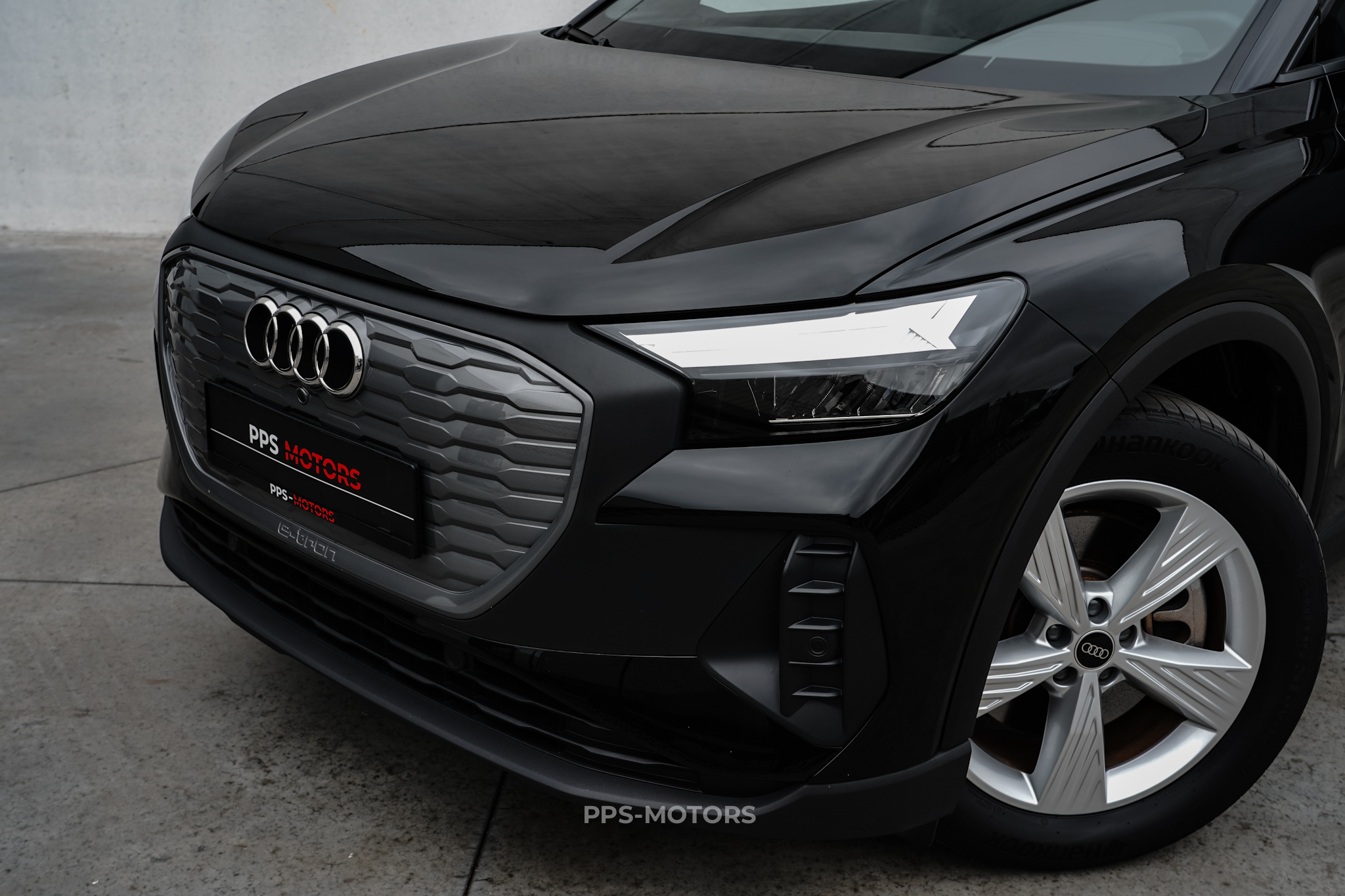 Audi Q4 E-TRON photo 2