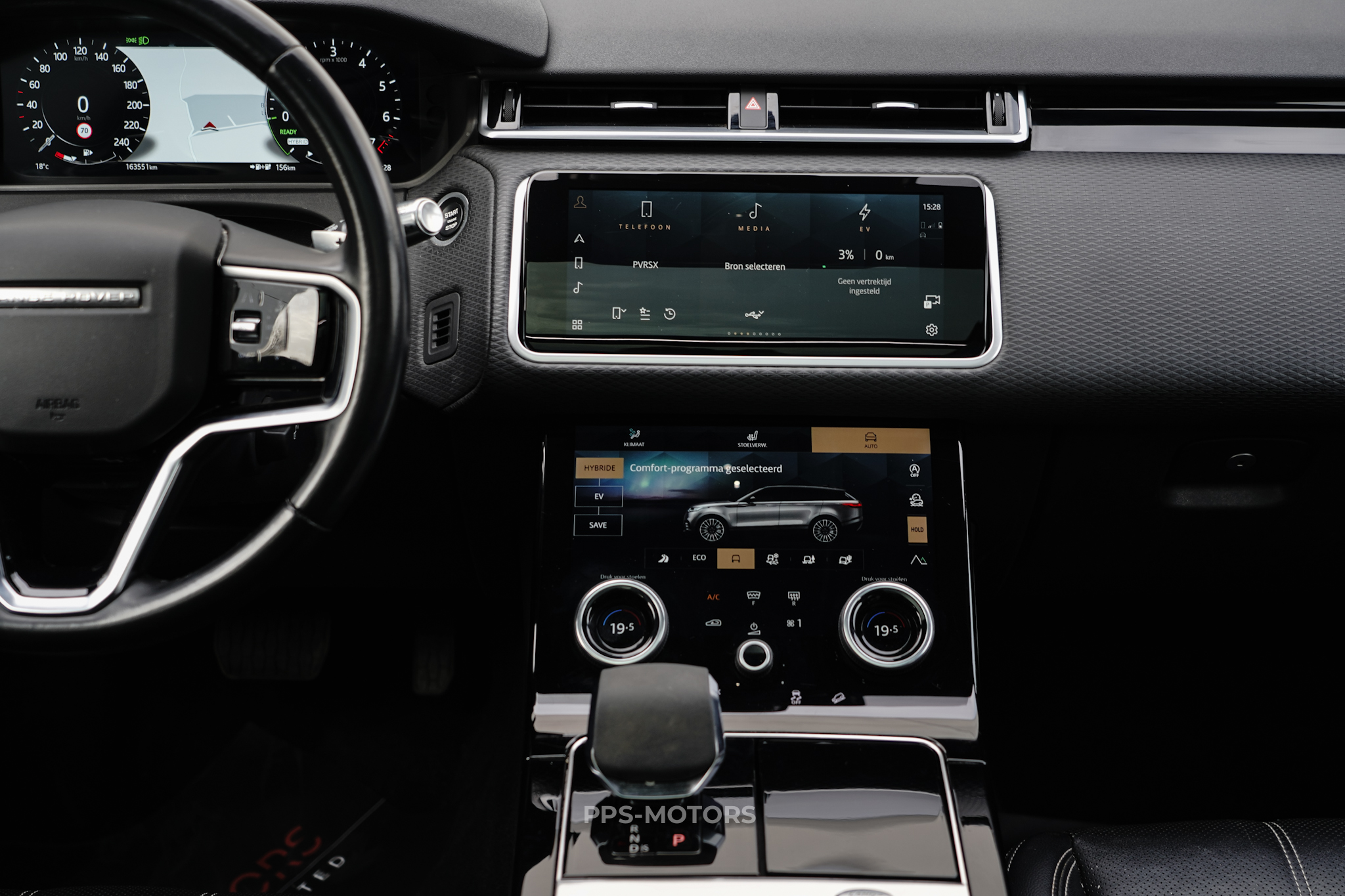 Land Rover VELAR 3.0 P400E photo 13