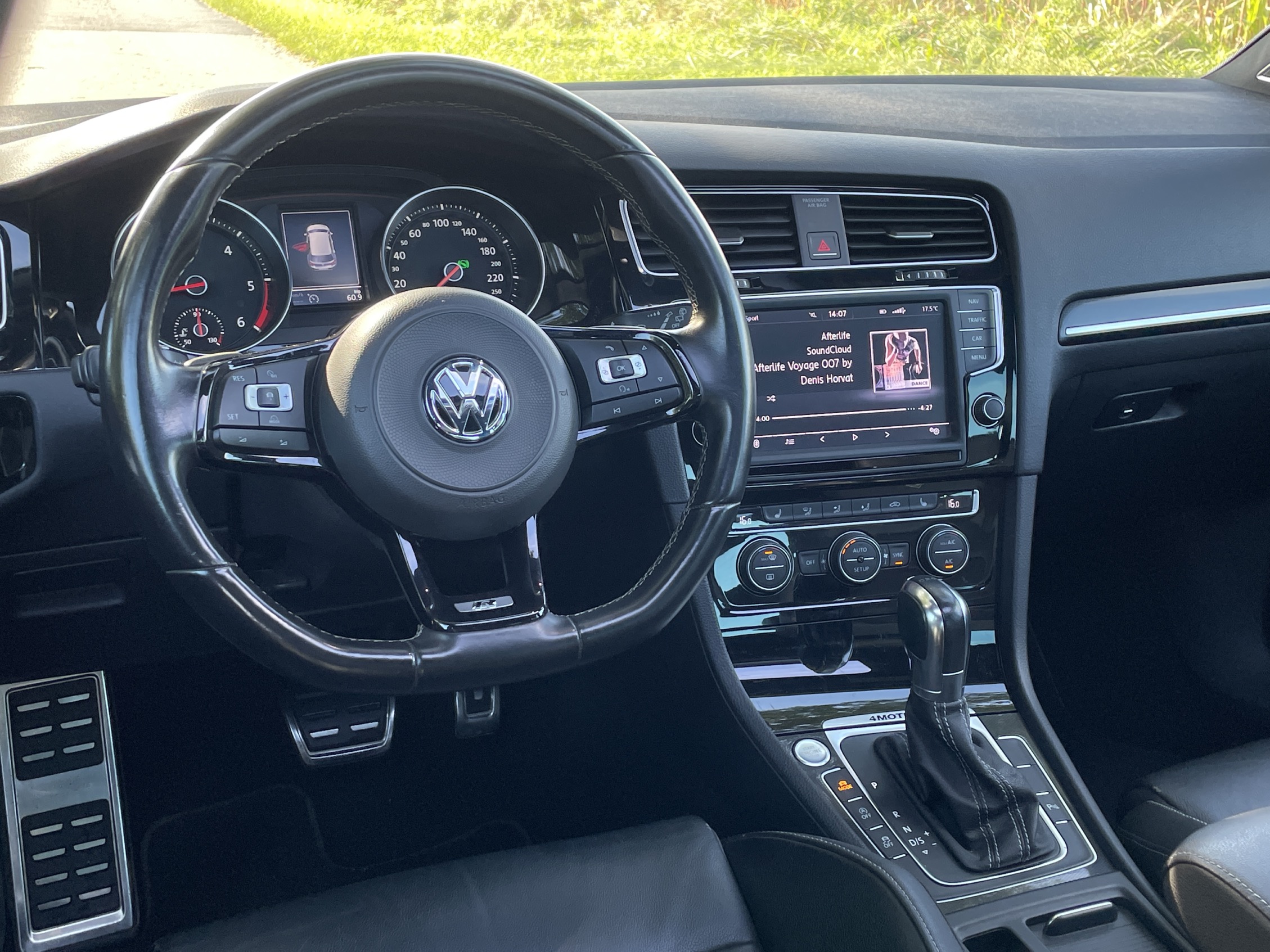 Volkswagen GOLF GTD 2.0 DSG - R PAKKET photo 25