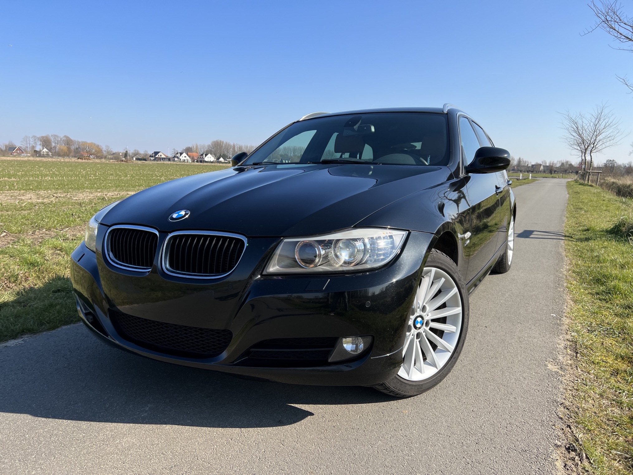 BMW 320d xDrive photo 16